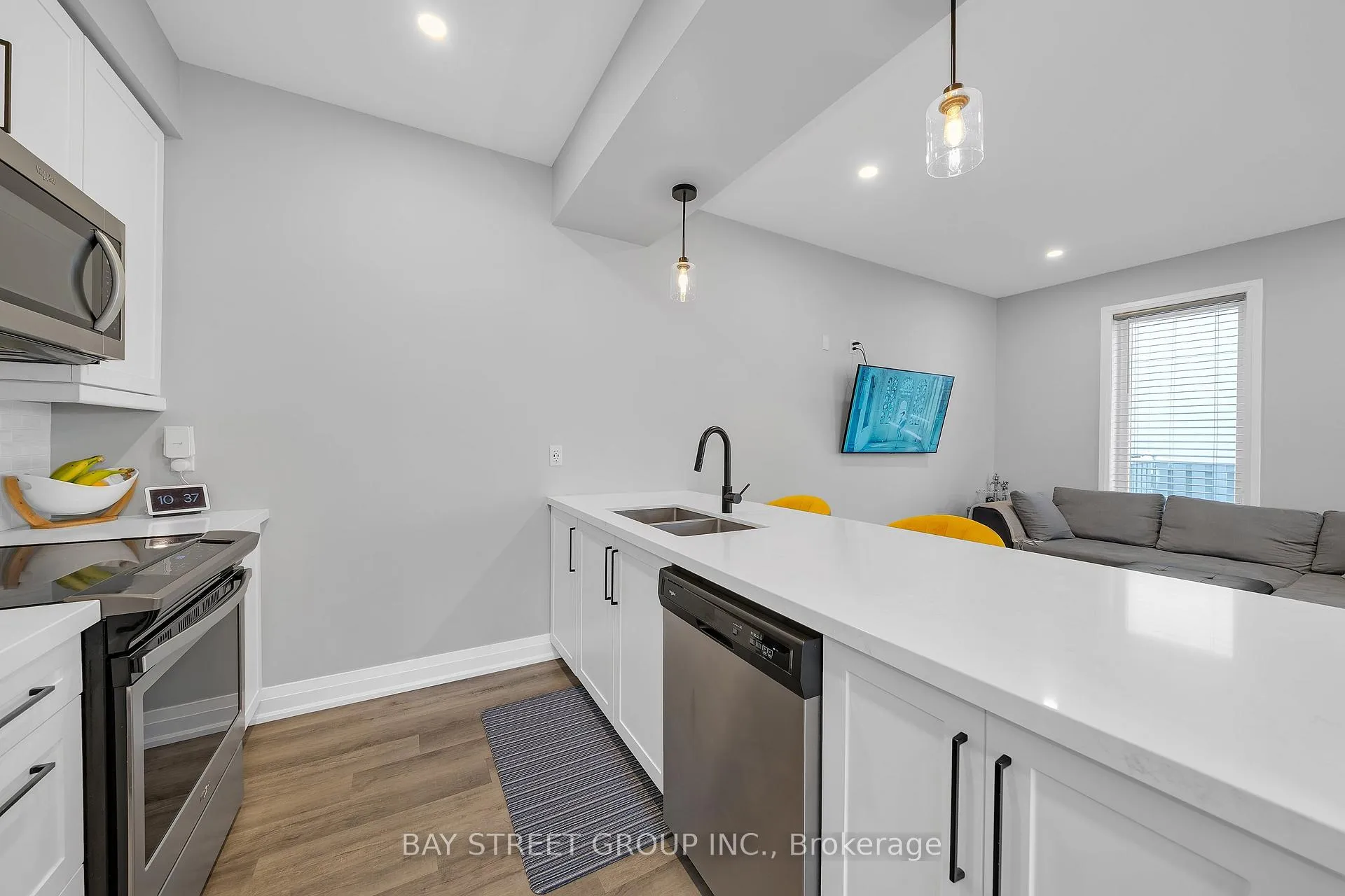 Photo 8 of 1 Stonehart Lane, Barrie, East Bayfield — HOMEH