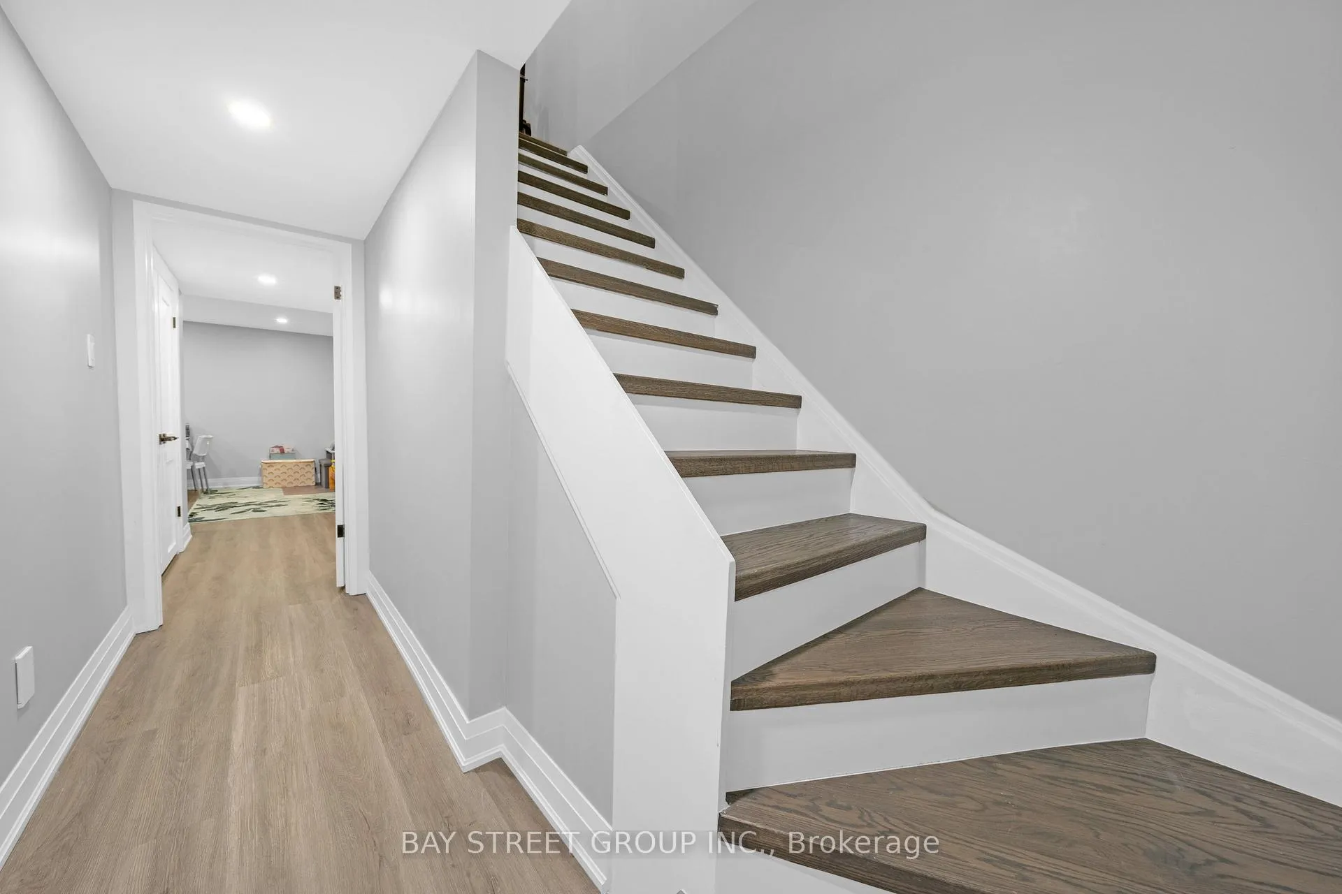 Photo 38 of 1 Stonehart Lane, Barrie, East Bayfield — HOMEH