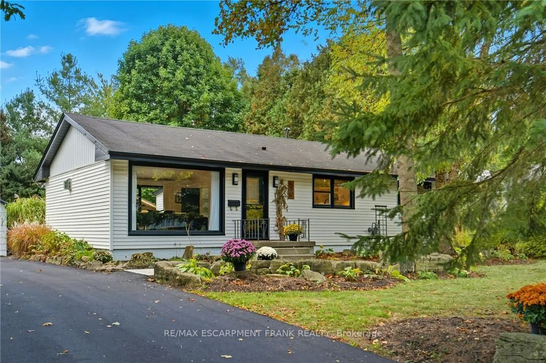Photo 2 of 570 Westview Avenue, Hamilton, Ancaster — HOMEH