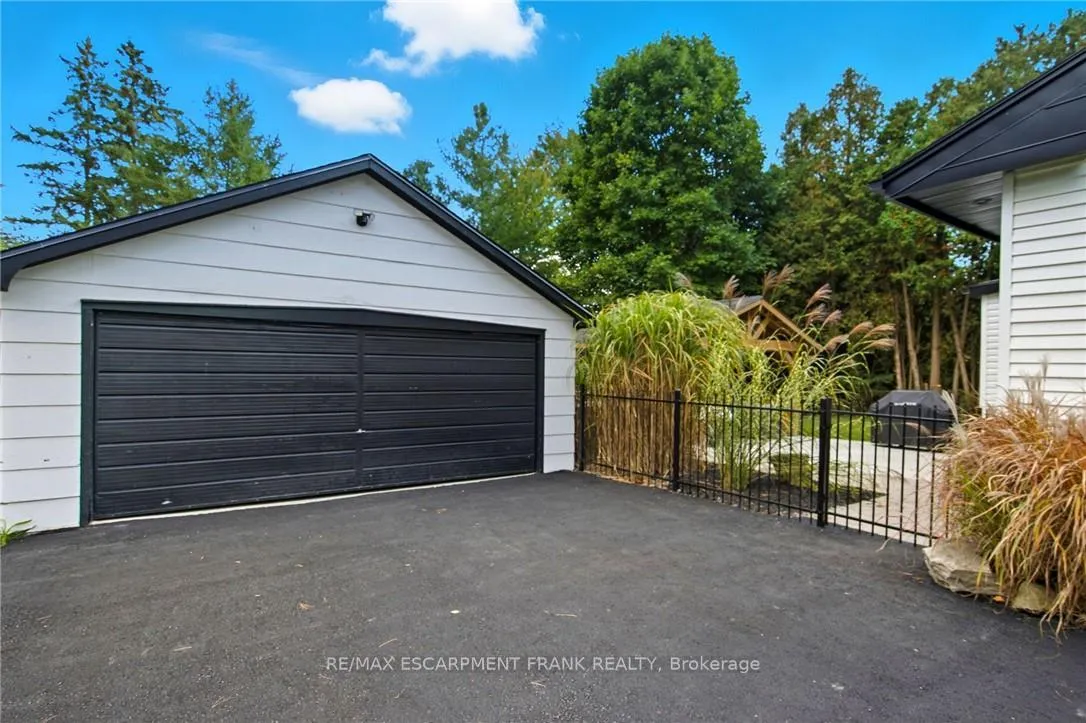 Photo 4 of 570 Westview Avenue, Hamilton, Ancaster — HOMEH
