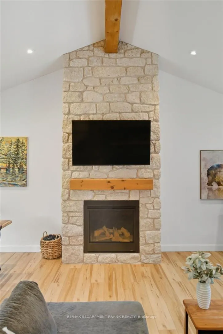 Photo 8 of 570 Westview Avenue, Hamilton, Ancaster — HOMEH