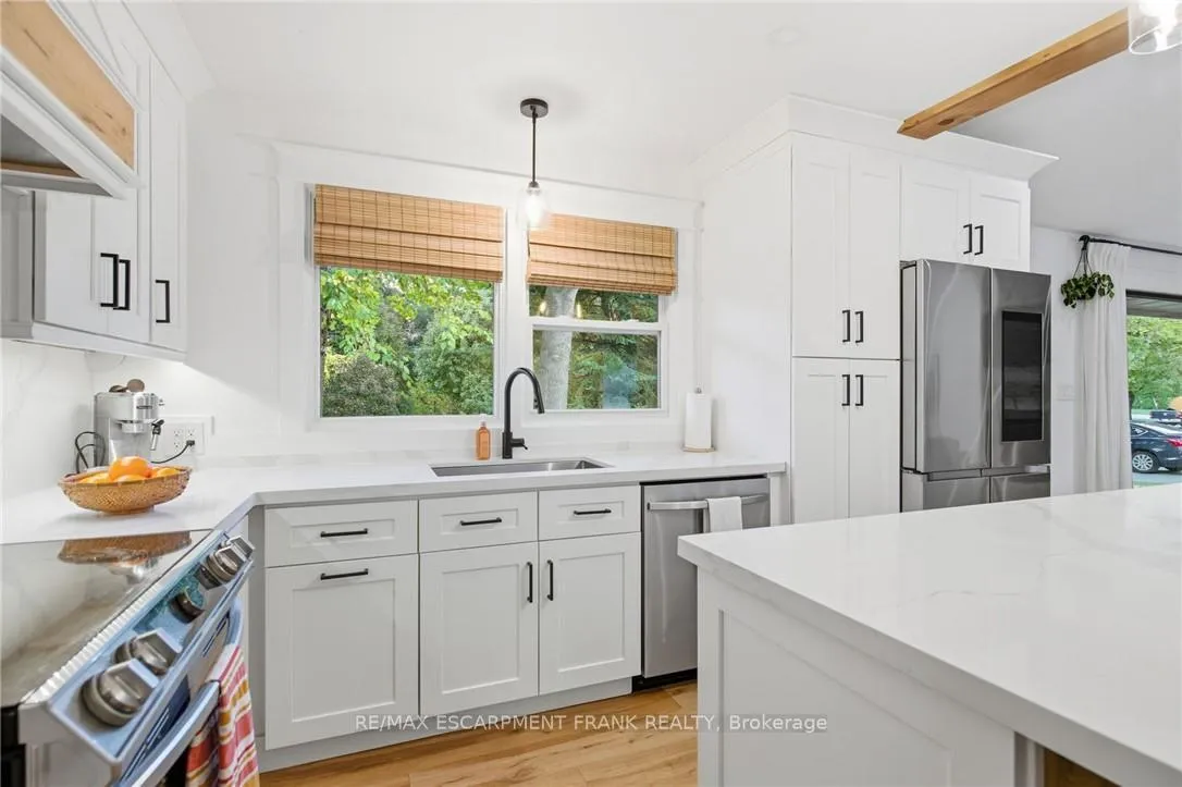 Photo 16 of 570 Westview Avenue, Hamilton, Ancaster — HOMEH