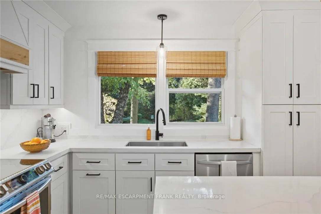 Photo 17 of 570 Westview Avenue, Hamilton, Ancaster — HOMEH