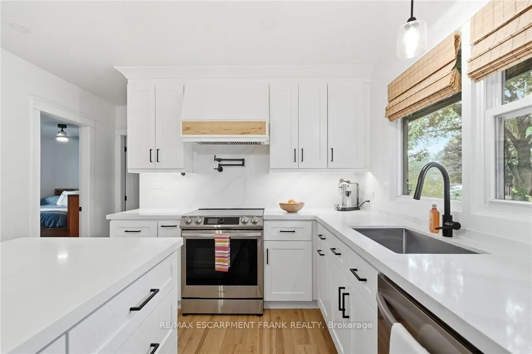 Photo 19 of 570 Westview Avenue, Hamilton, Ancaster — HOMEH