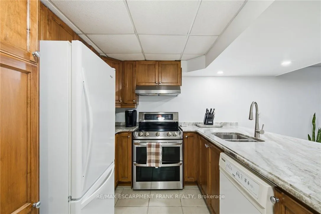 Photo 30 of 570 Westview Avenue, Hamilton, Ancaster — HOMEH