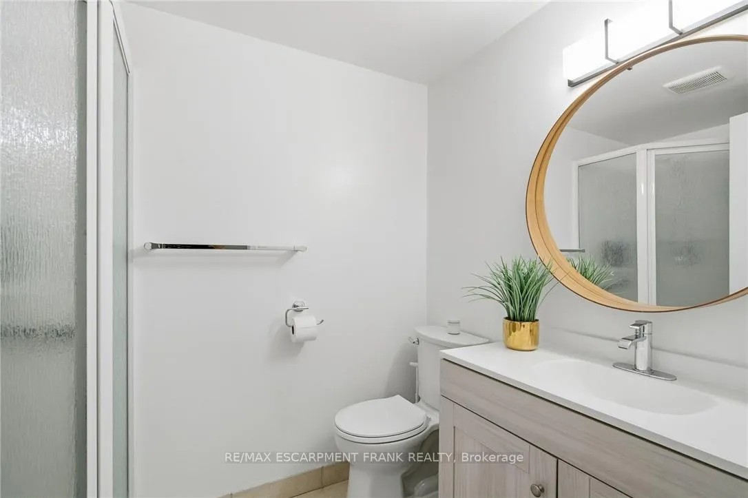 Photo 33 of 570 Westview Avenue, Hamilton, Ancaster — HOMEH
