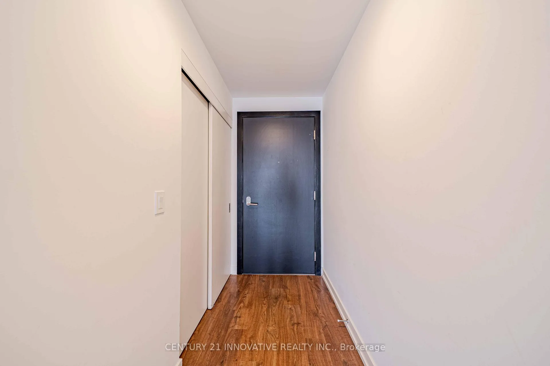 Photo 2 of Unit 1005, 15 Wellington Street S, Kitchener — HOMEH