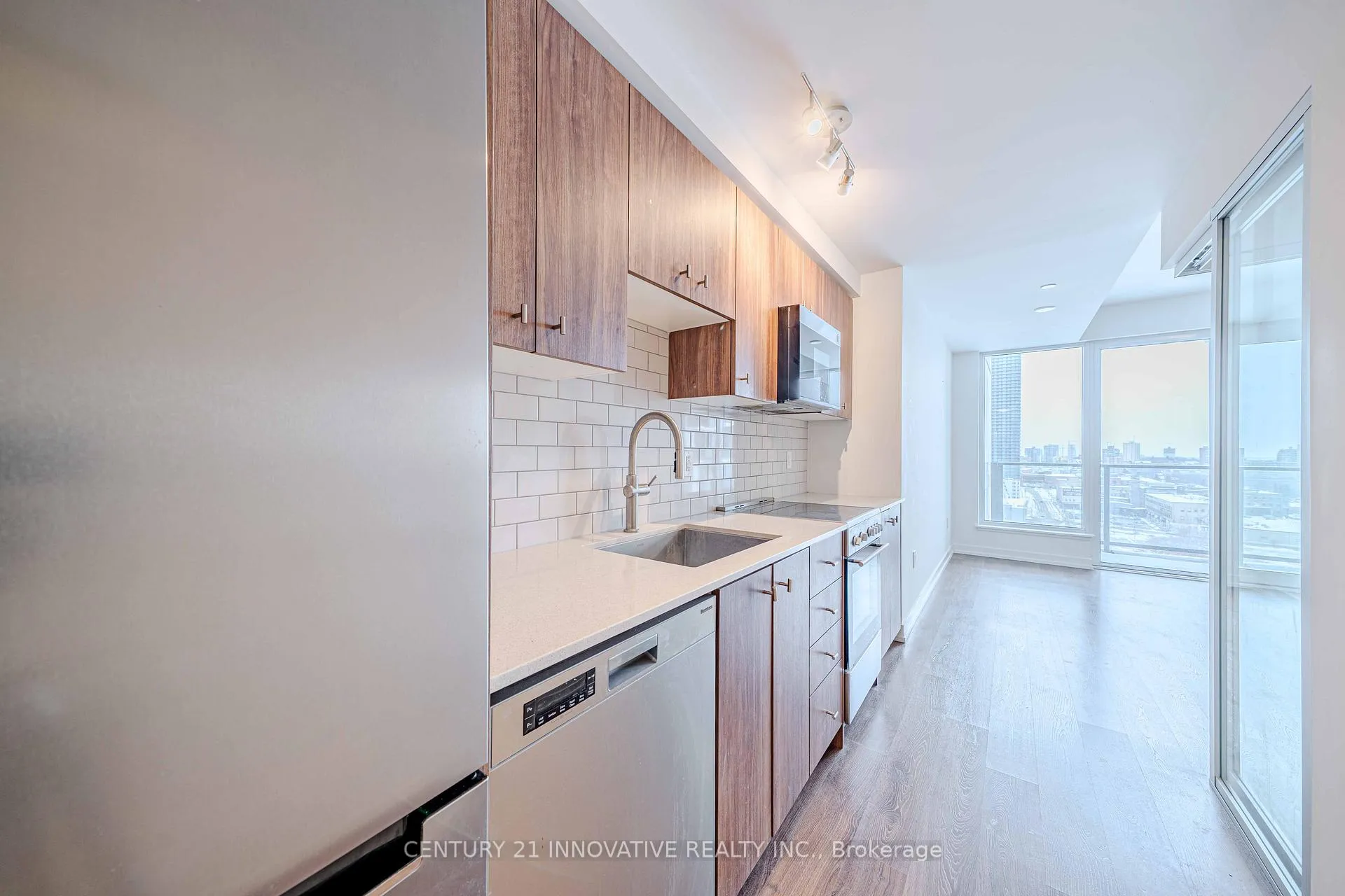 Photo 4 of Unit 1005, 15 Wellington Street S, Kitchener — HOMEH