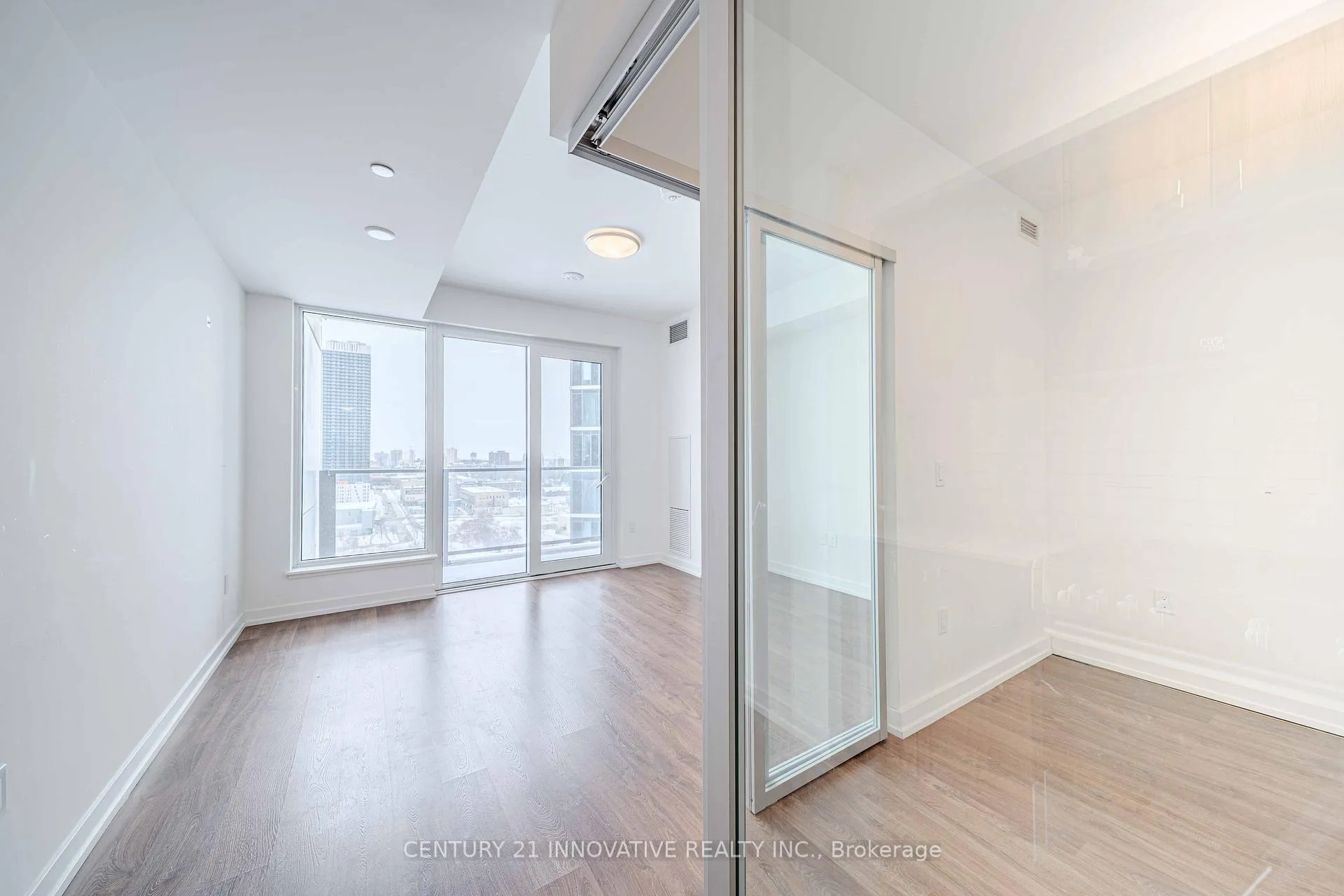 Photo 6 of Unit 1005, 15 Wellington Street S, Kitchener — HOMEH