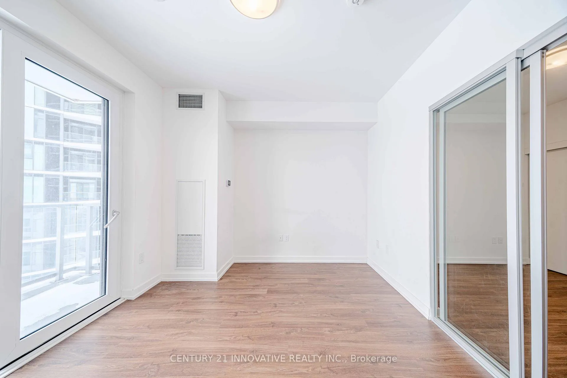 Photo 14 of Unit 1005, 15 Wellington Street S, Kitchener — HOMEH