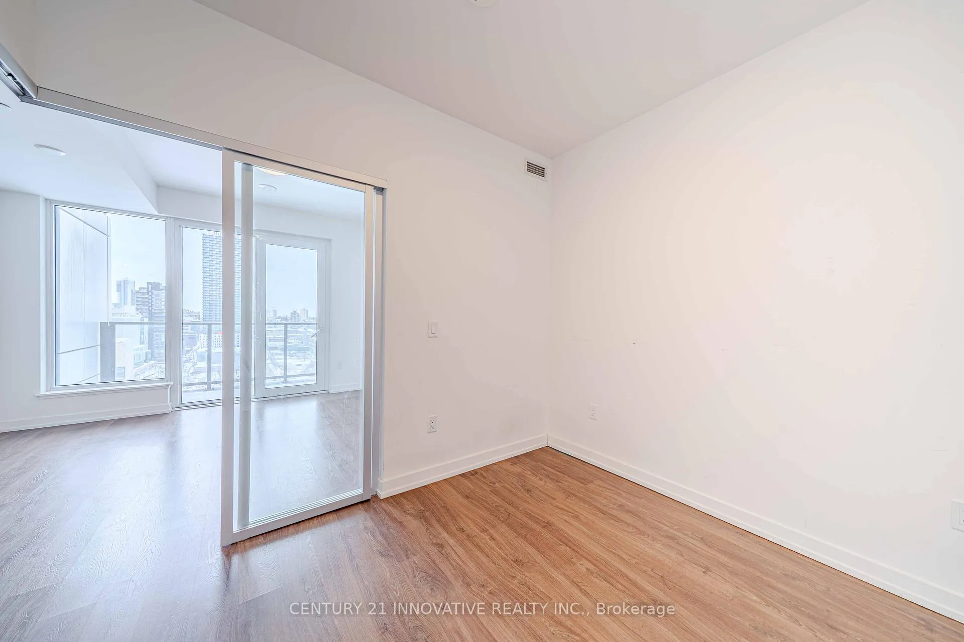 Photo 17 of Unit 1005, 15 Wellington Street S, Kitchener — HOMEH