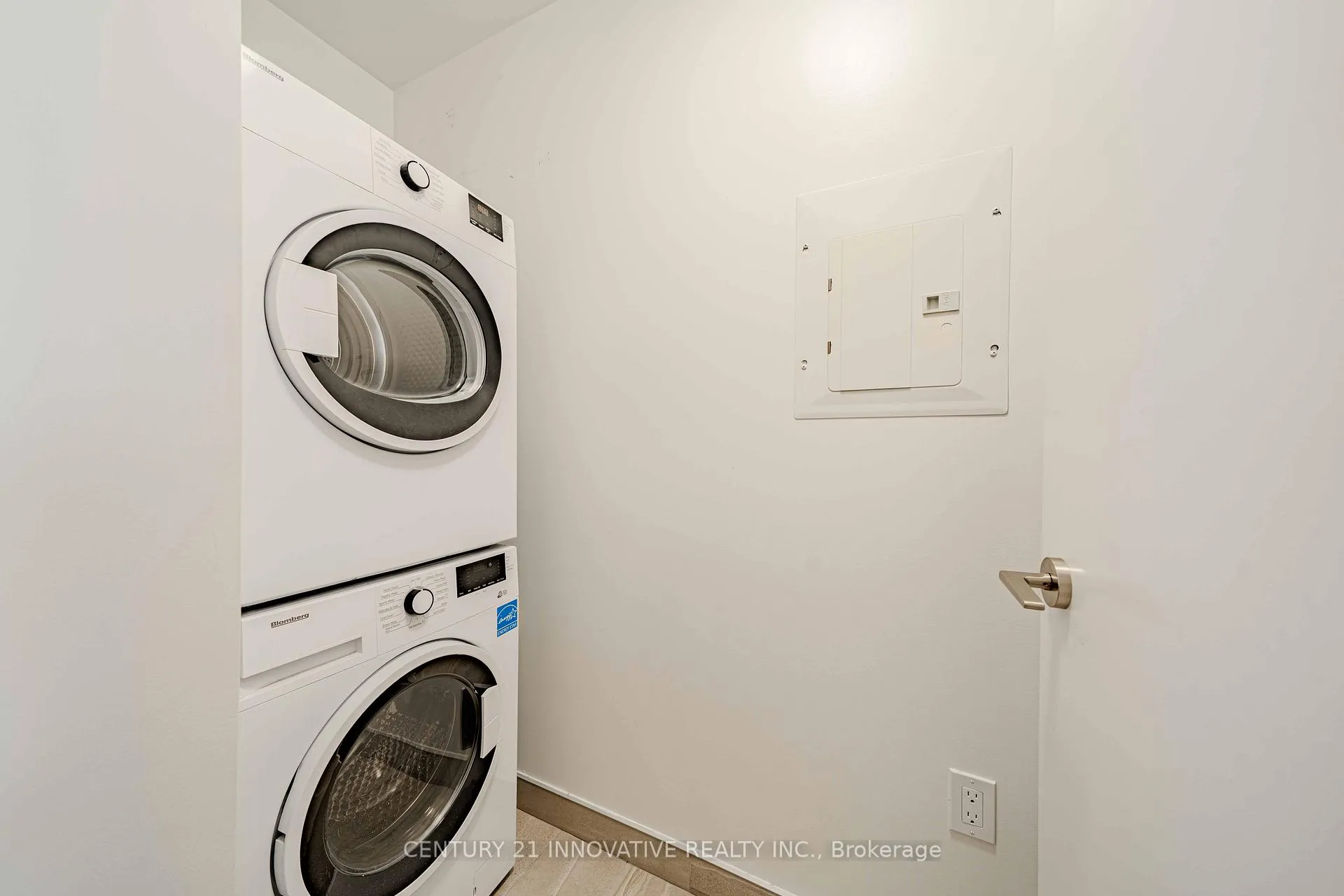 Photo 22 of Unit 1005, 15 Wellington Street S, Kitchener — HOMEH