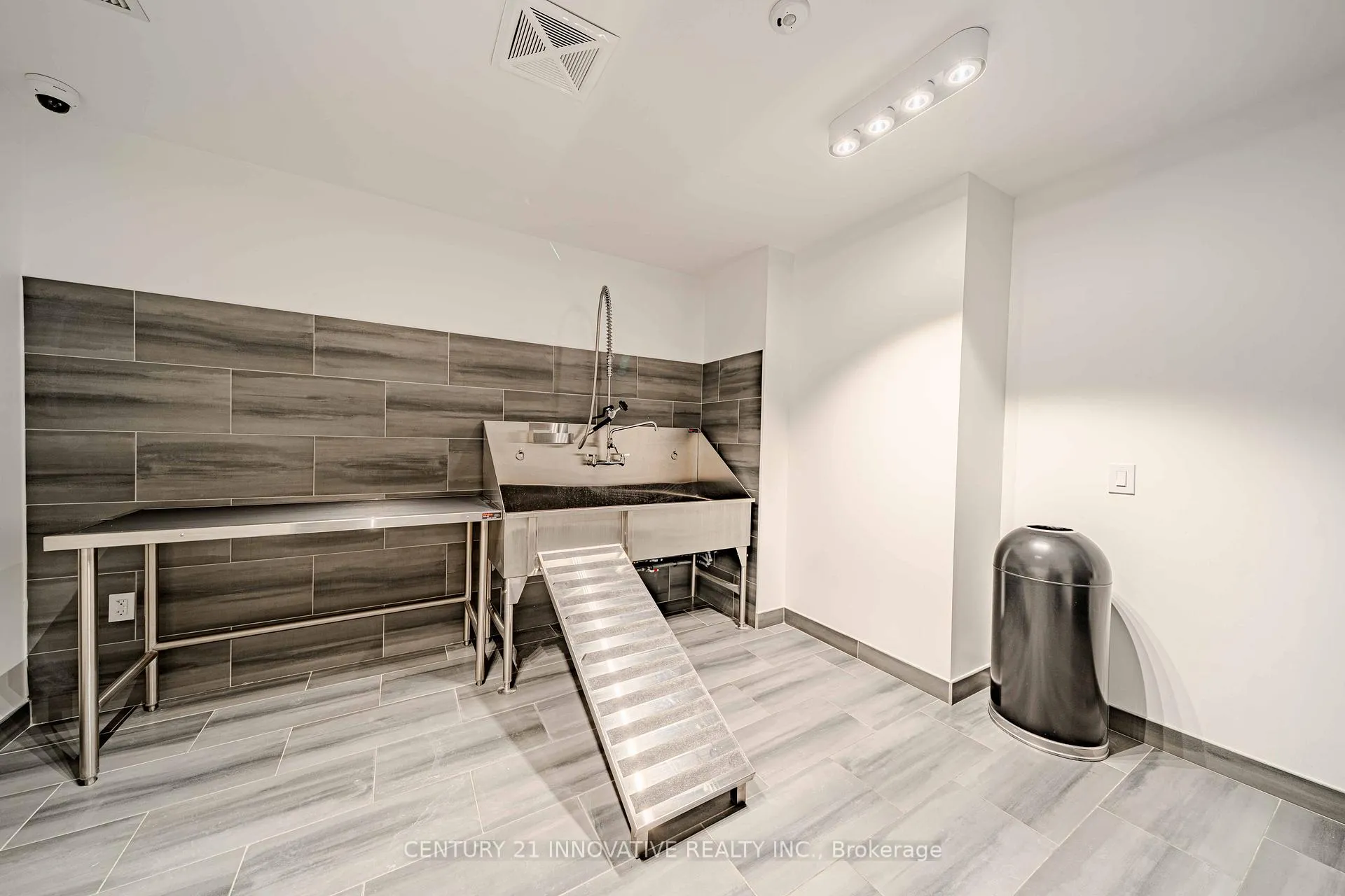 Photo 31 of Unit 1005, 15 Wellington Street S, Kitchener — HOMEH
