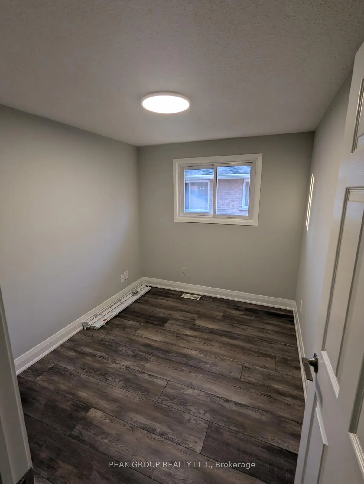 Photo 3 of 5072 University Avenue, Niagara Falls, Morrison — HOMEH