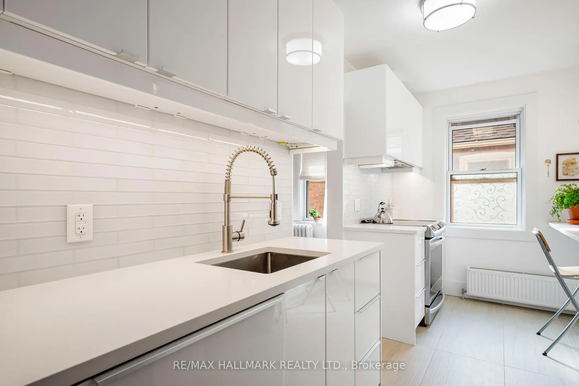 Photo 16 of Unit Upper, 28 Glen Manor Drive, Toronto, The Beaches — HOMEH
