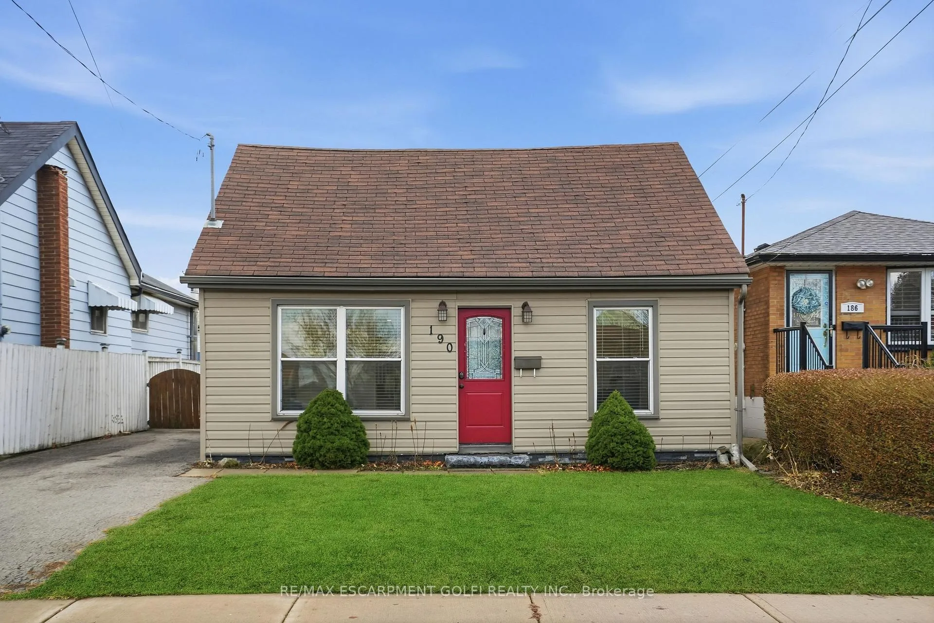 Photo 2 of 190 Mead Avenue, Hamilton, Parkview — HOMEH