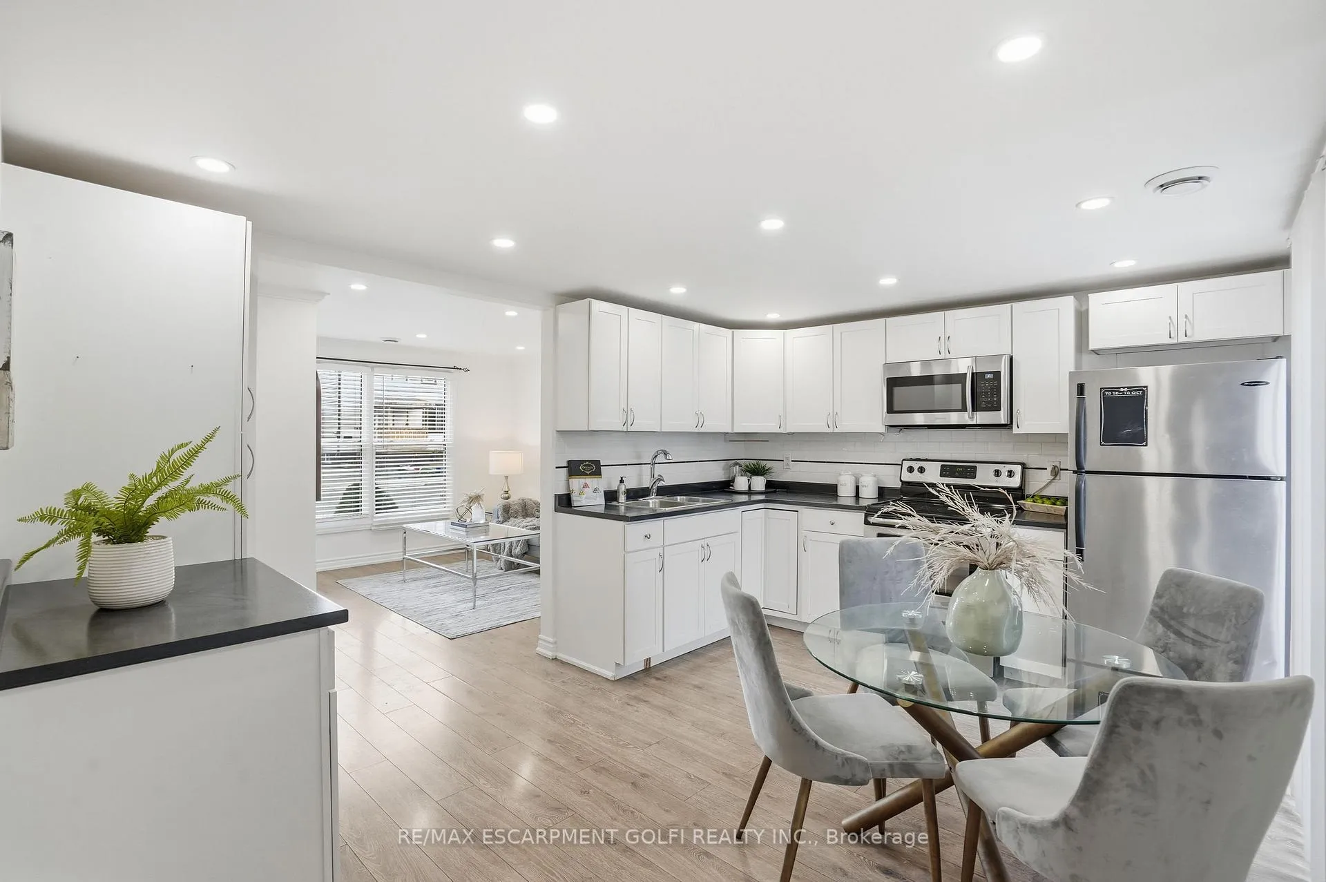 Photo 8 of 190 Mead Avenue, Hamilton, Parkview — HOMEH