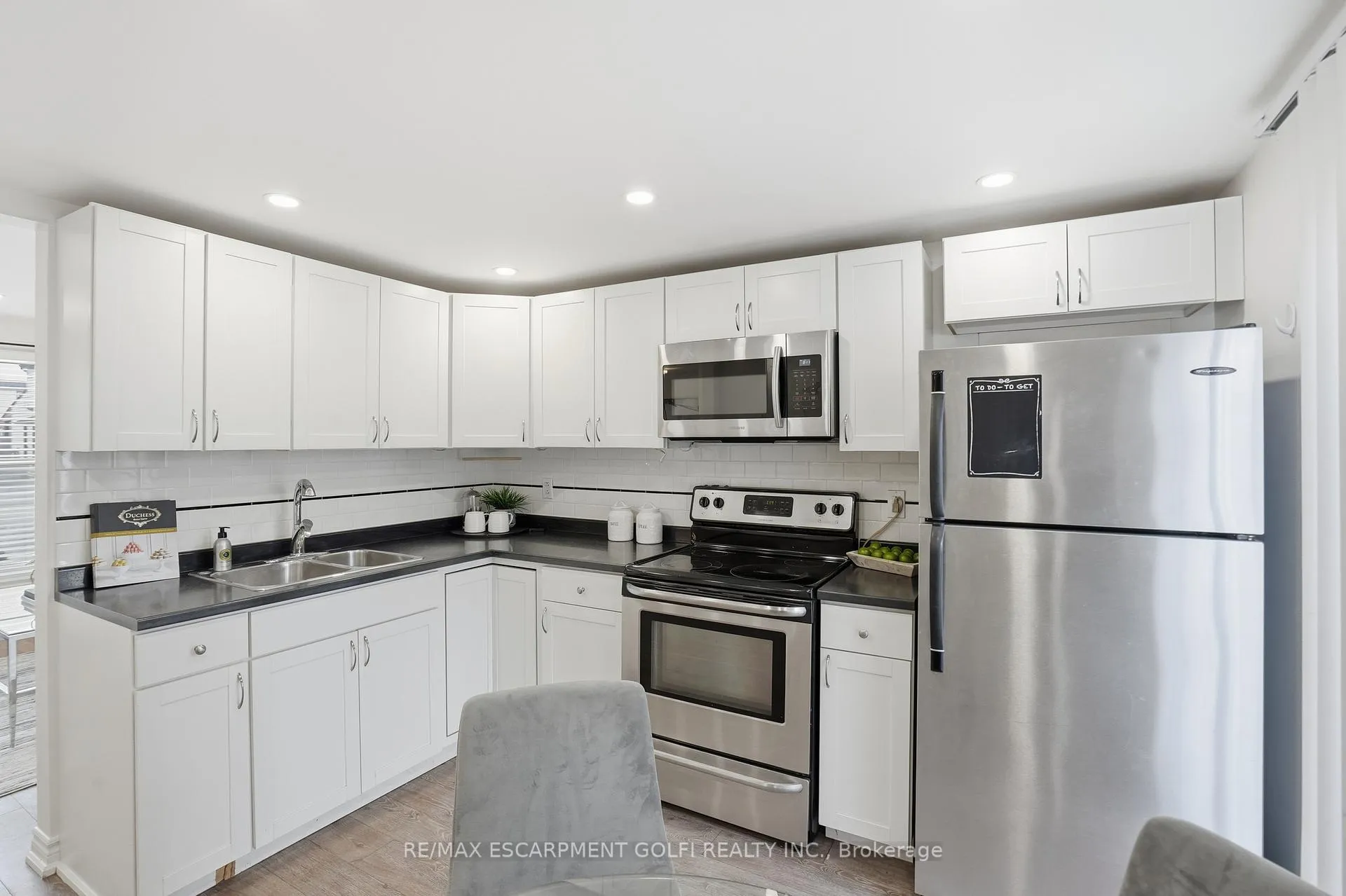 Photo 9 of 190 Mead Avenue, Hamilton, Parkview — HOMEH