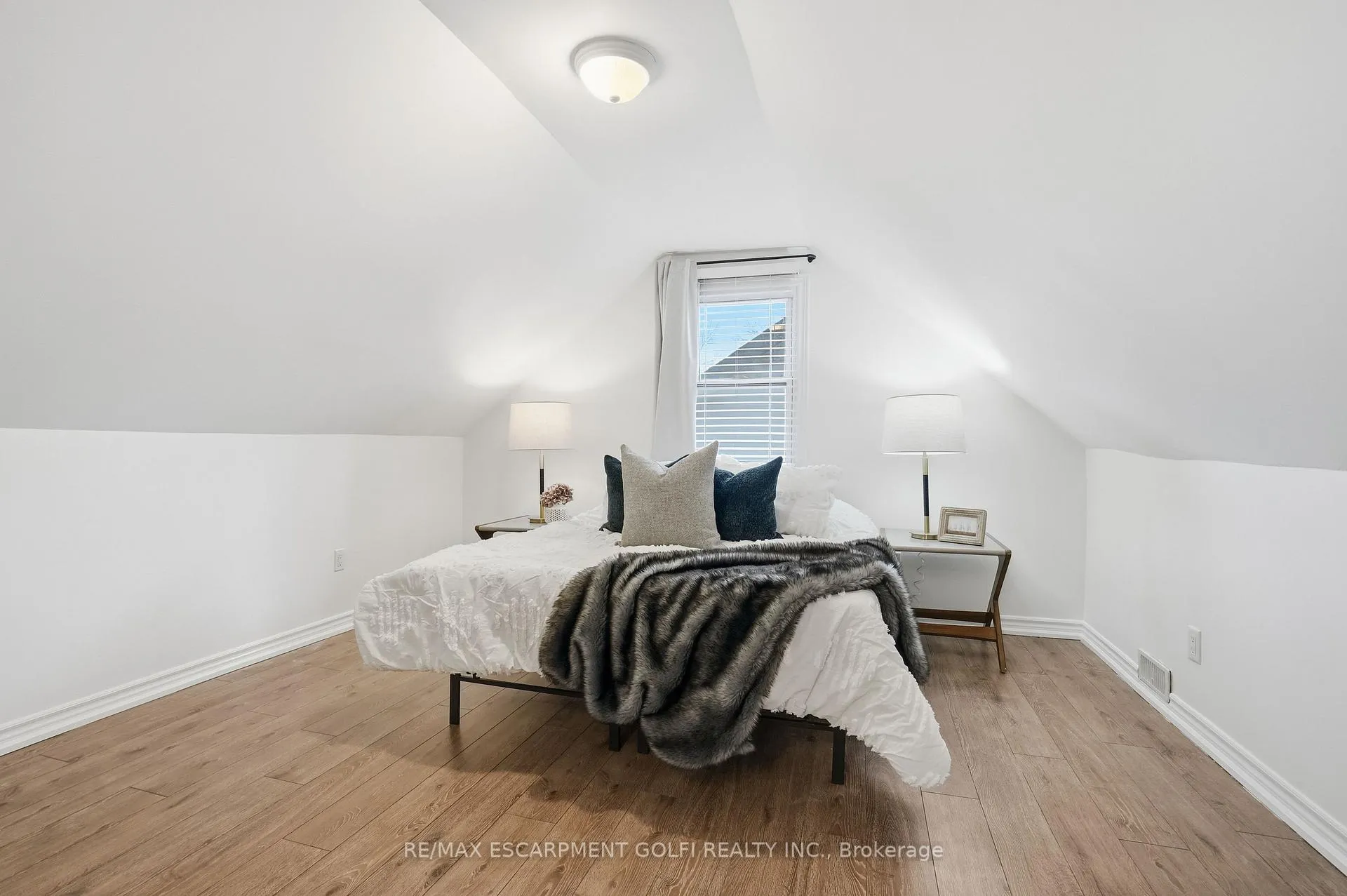 Photo 13 of 190 Mead Avenue, Hamilton, Parkview — HOMEH