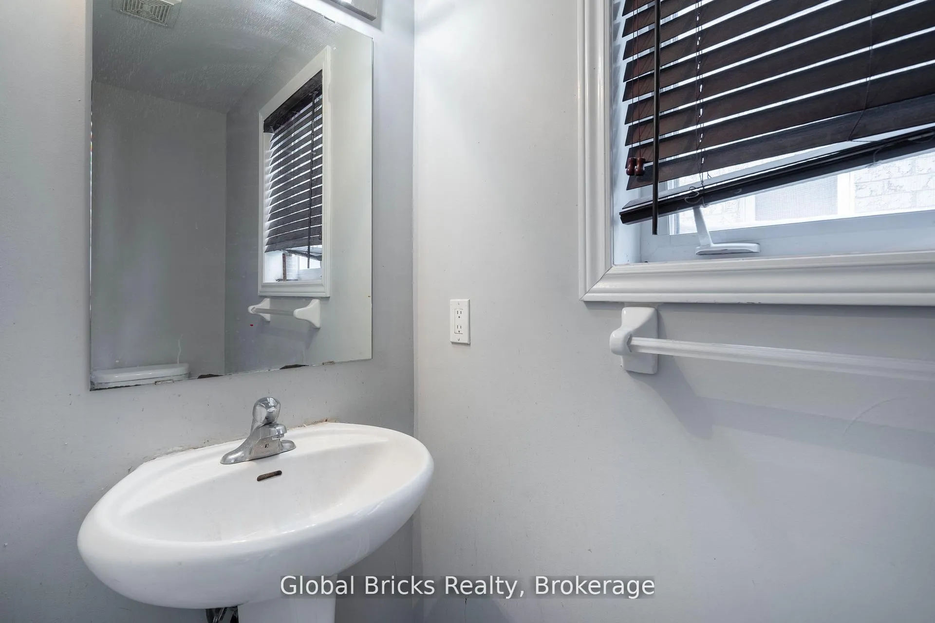 Photo 47 of 10 Dillon Drive, Brampton, Credit Valley — HOMEH