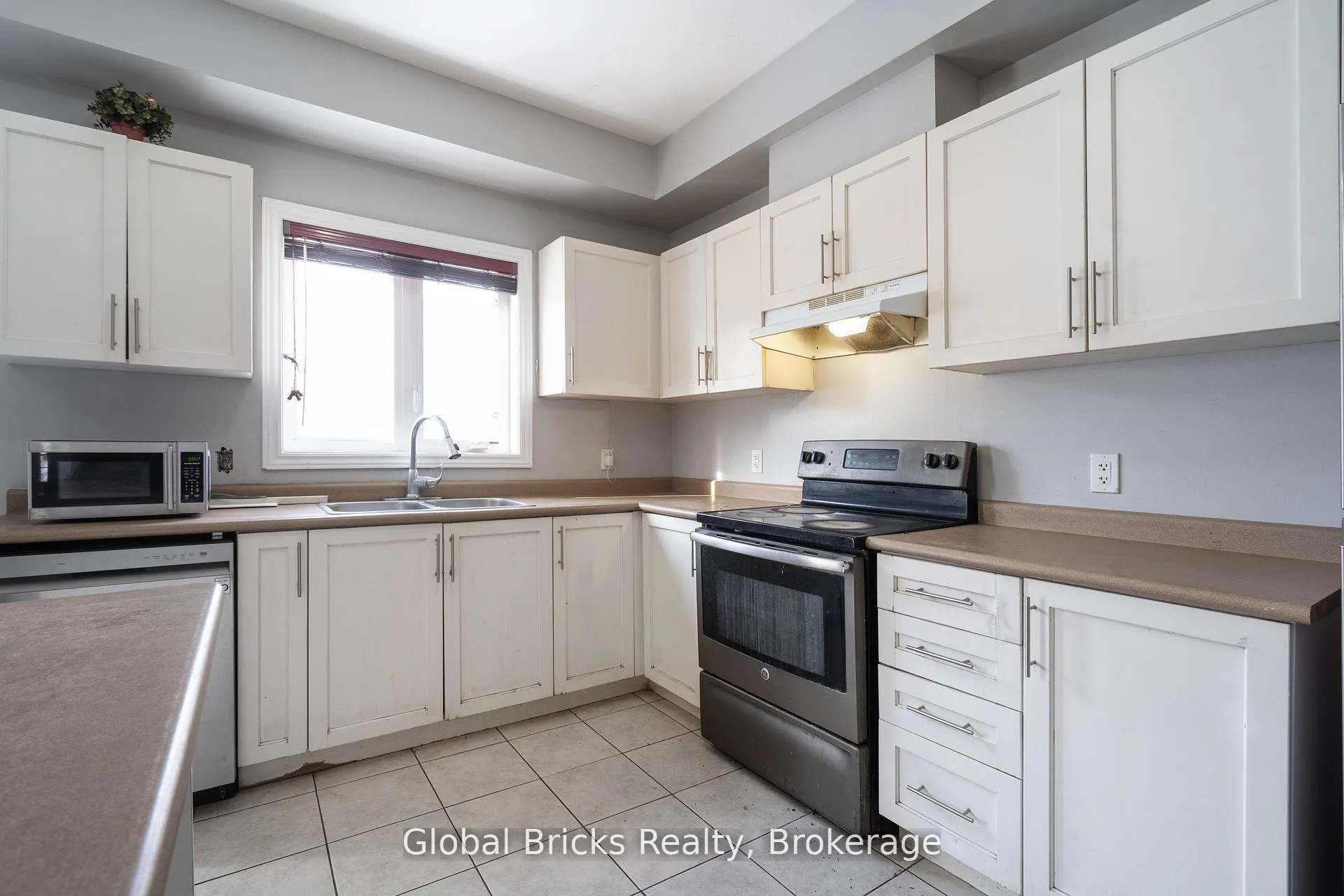 Photo 50 of 10 Dillon Drive, Brampton, Credit Valley — HOMEH