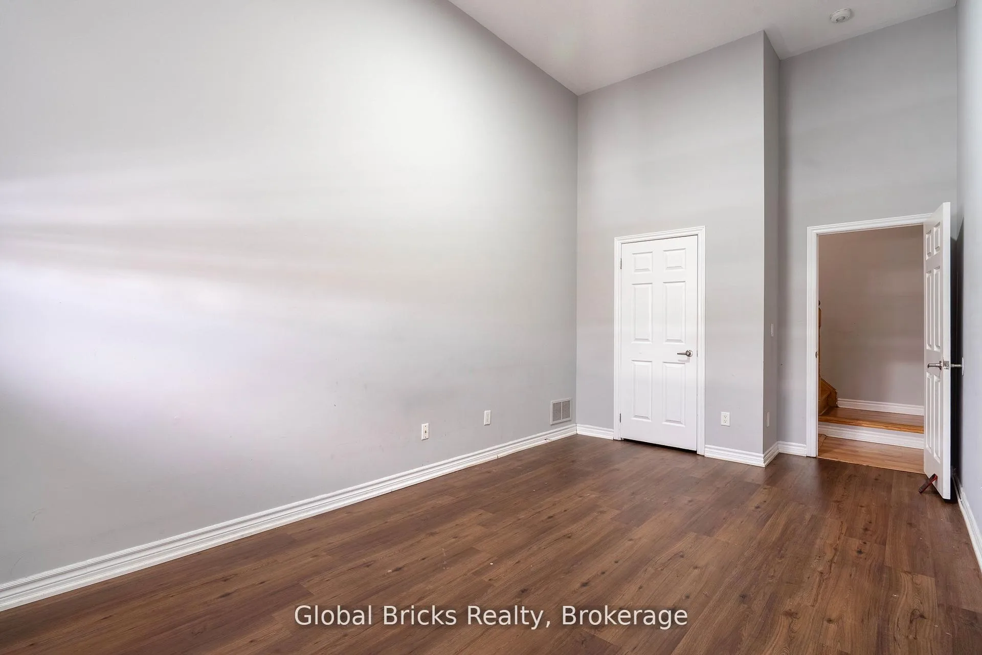 Photo 58 of 10 Dillon Drive, Brampton, Credit Valley — HOMEH