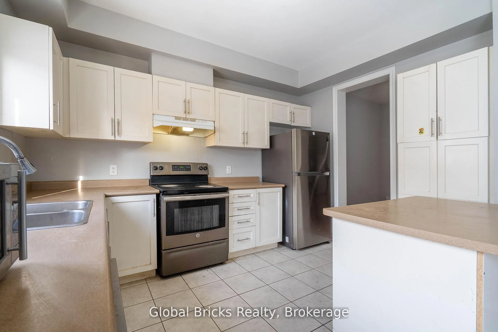 Photo 63 of 10 Dillon Drive, Brampton, Credit Valley — HOMEH