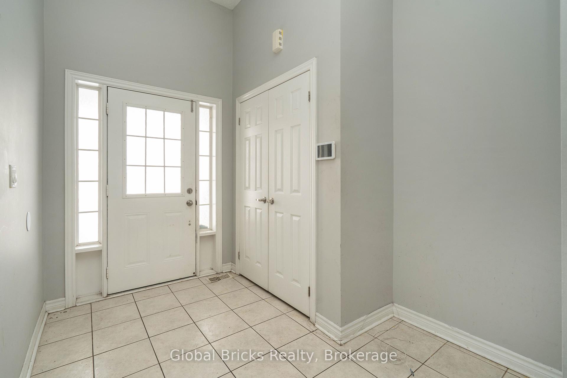 Photo 6 of 10 Dillon Drive, Brampton, Credit Valley — HOMEH