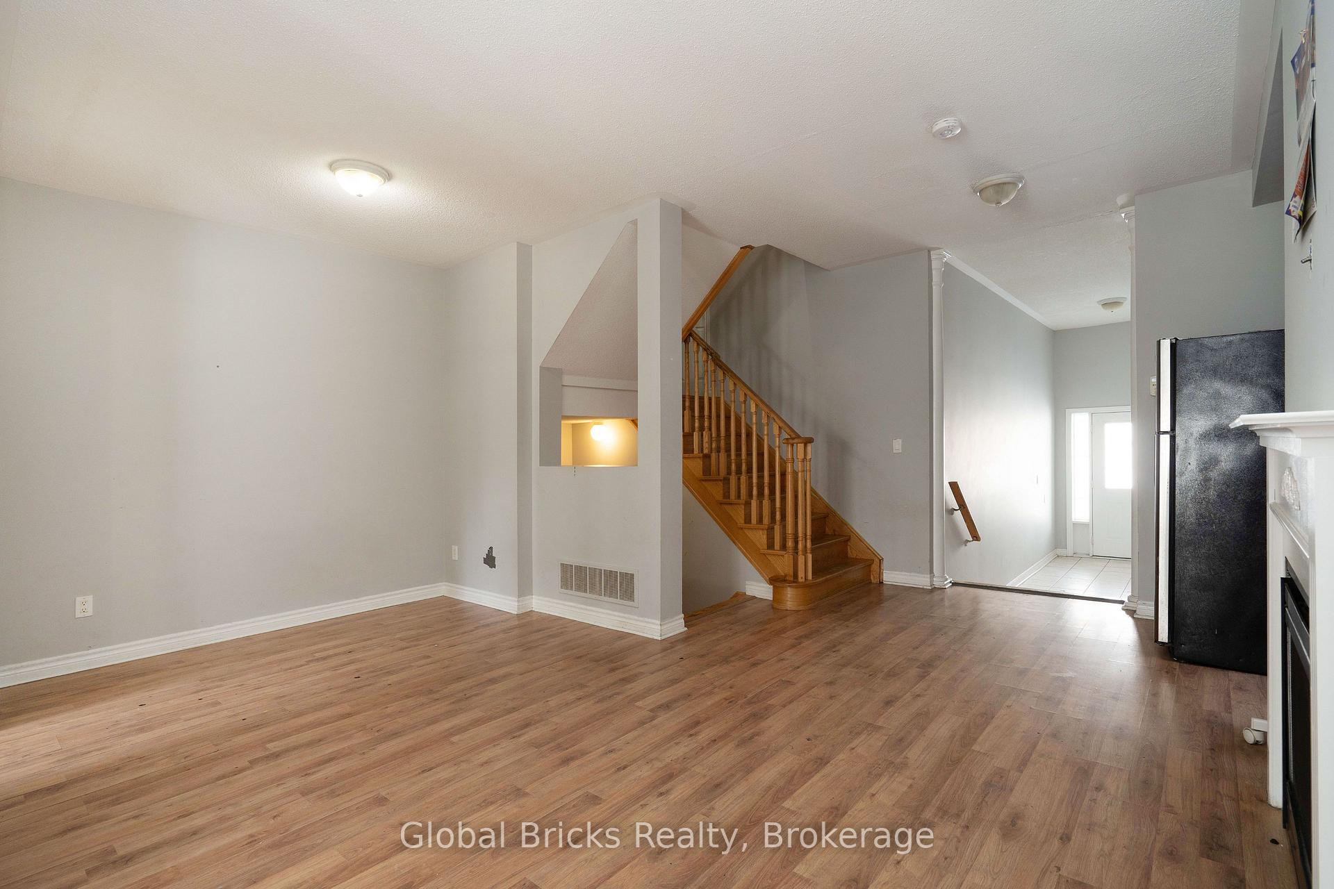 Photo 8 of 10 Dillon Drive, Brampton, Credit Valley — HOMEH