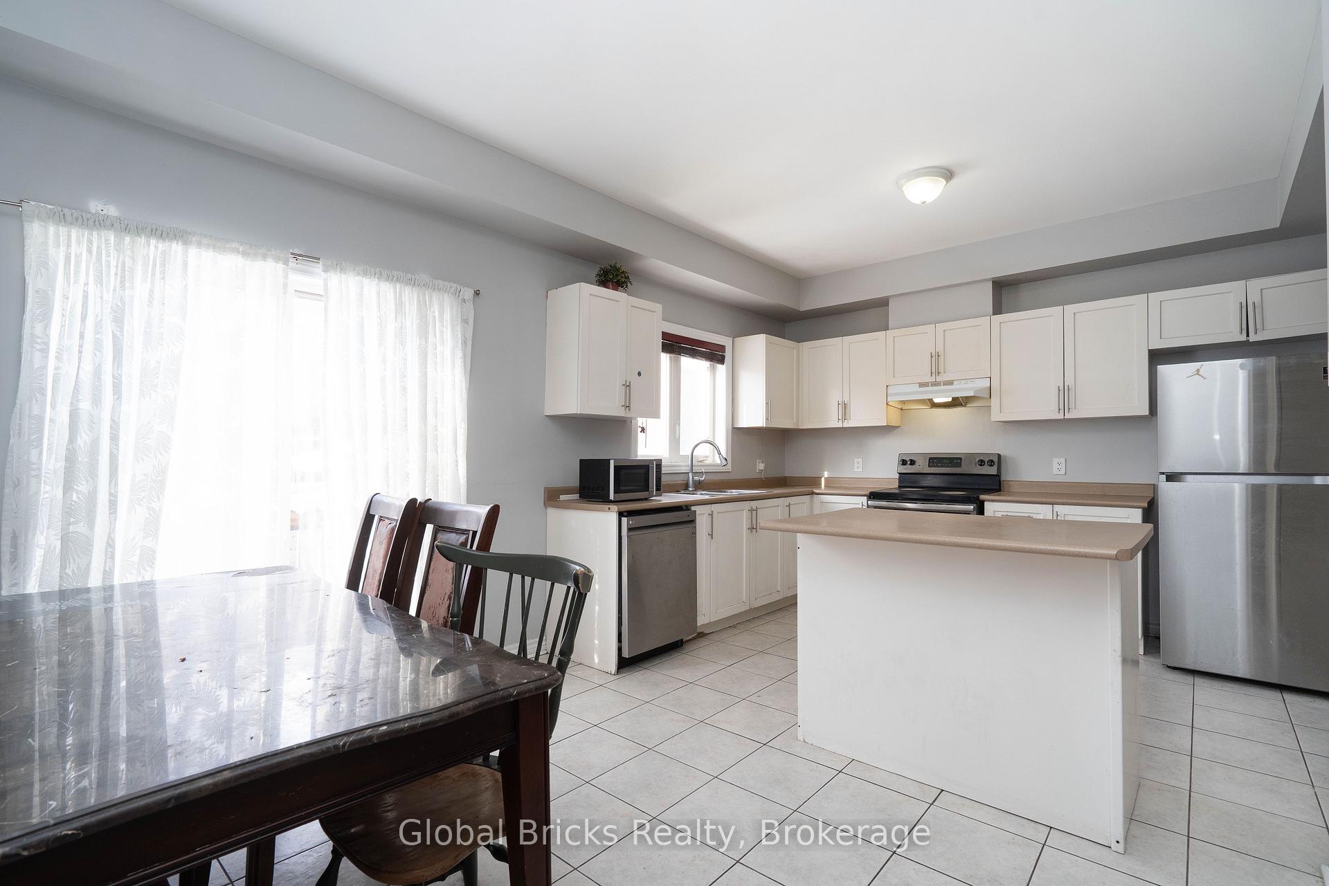 Photo 14 of 10 Dillon Drive, Brampton, Credit Valley — HOMEH