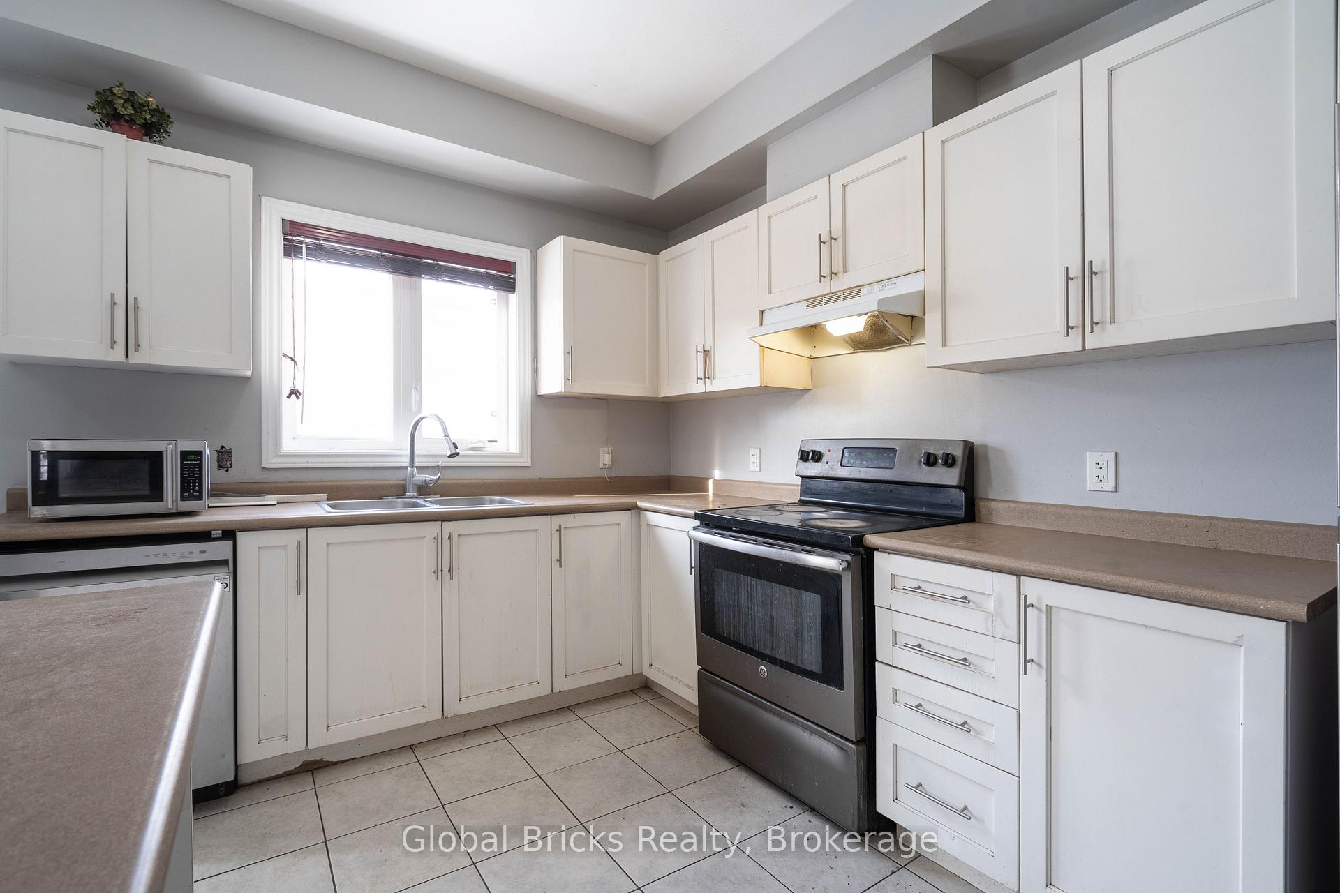 Photo 15 of 10 Dillon Drive, Brampton, Credit Valley — HOMEH