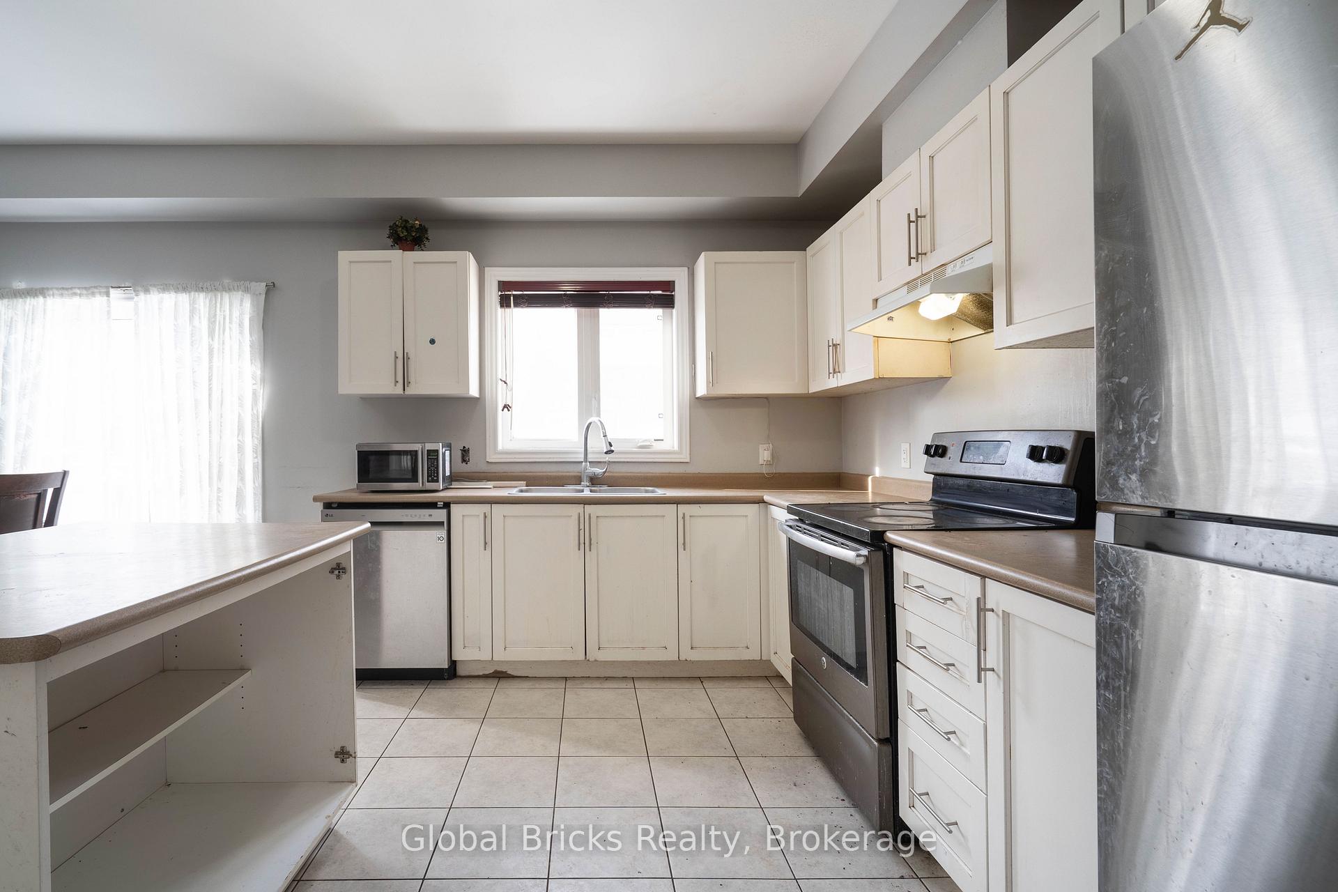 Photo 16 of 10 Dillon Drive, Brampton, Credit Valley — HOMEH