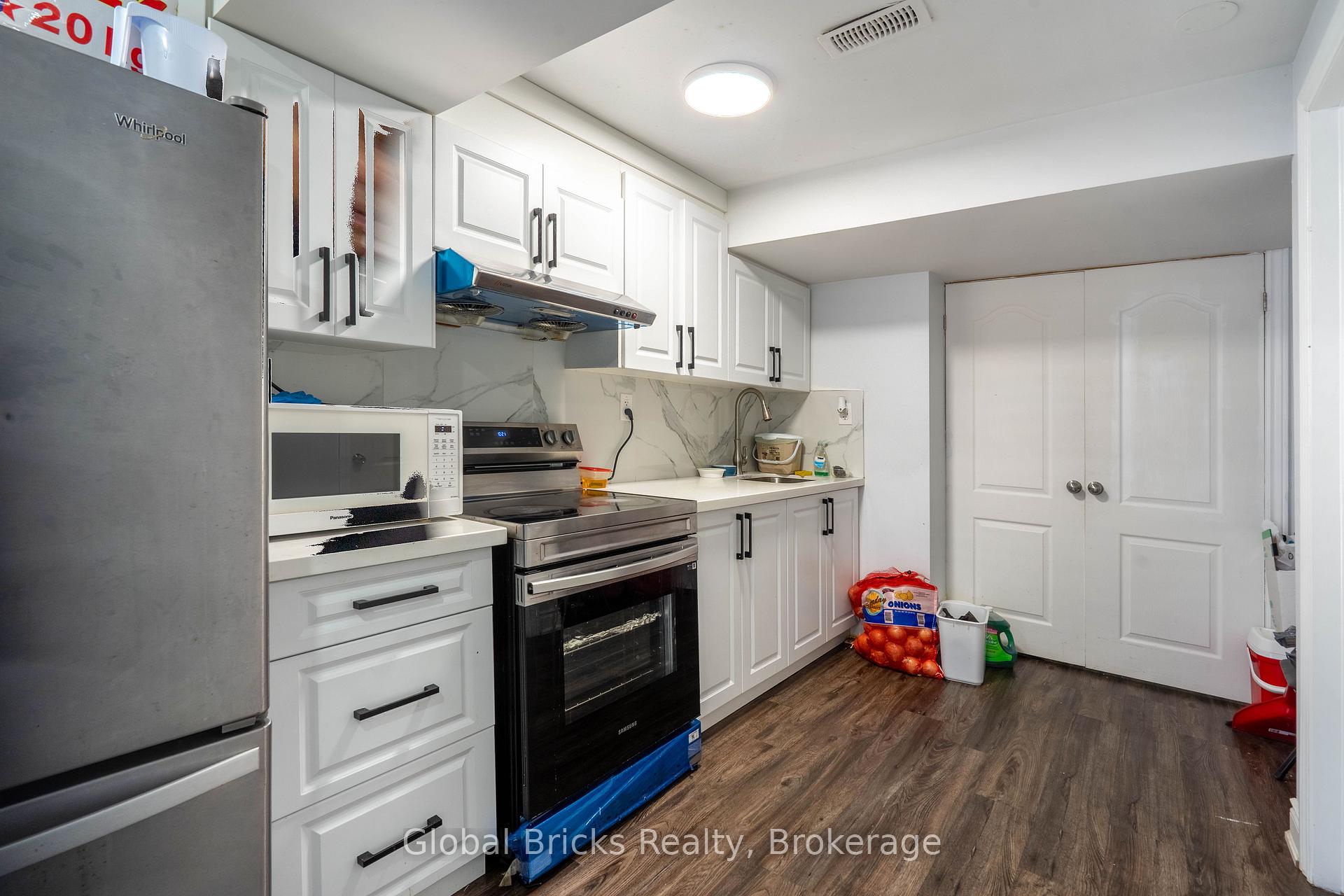 Photo 34 of 10 Dillon Drive, Brampton, Credit Valley — HOMEH
