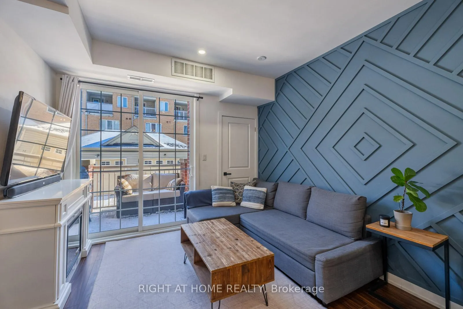 Photo 5 of Unit 117, 2320 Gerrard Street E, Toronto, East End-Danforth — HOMEH