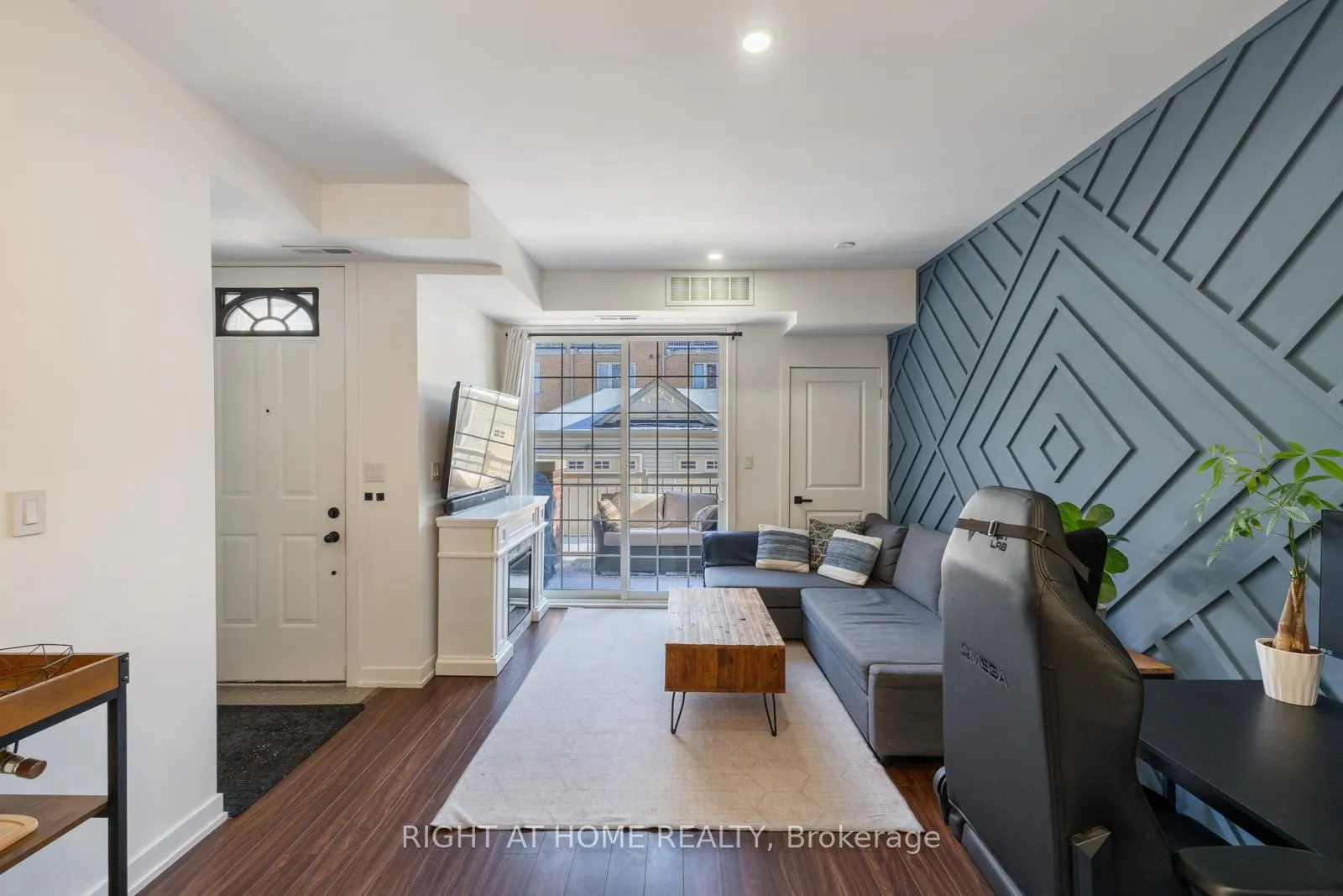 Photo 12 of Unit 117, 2320 Gerrard Street E, Toronto, East End-Danforth — HOMEH