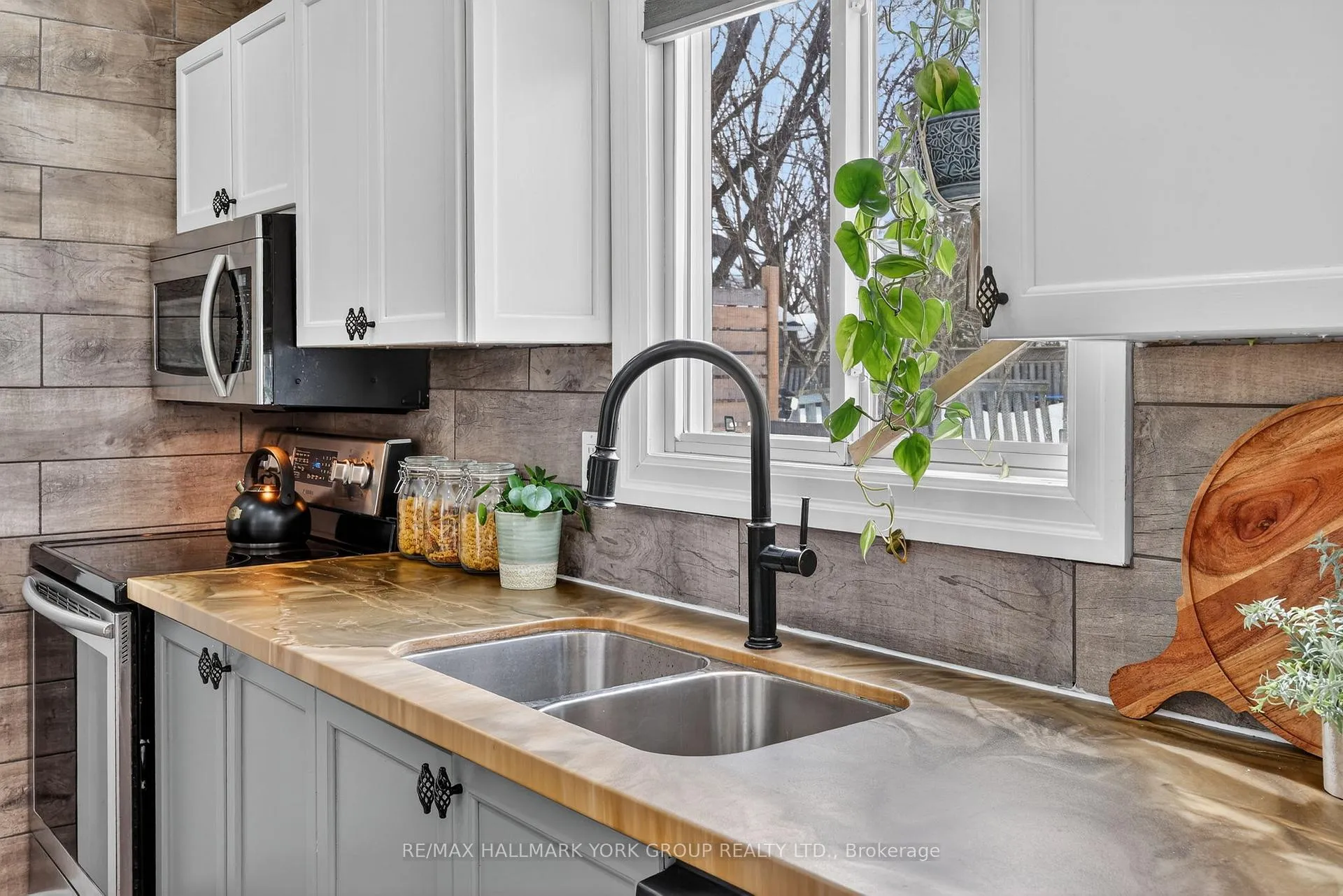 Photo 6 of 1896 Ashwood Avenue, Innisfil, Alcona — HOMEH