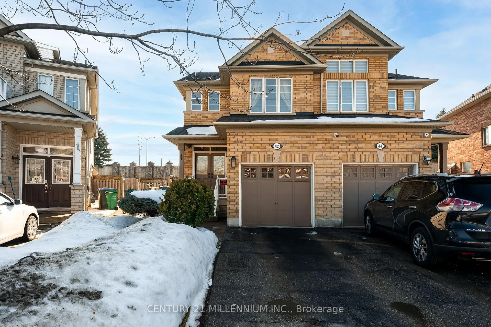 Photo 3 of 42 Rubysilver Drive, Brampton, Vales of Castlemore — HOMEH