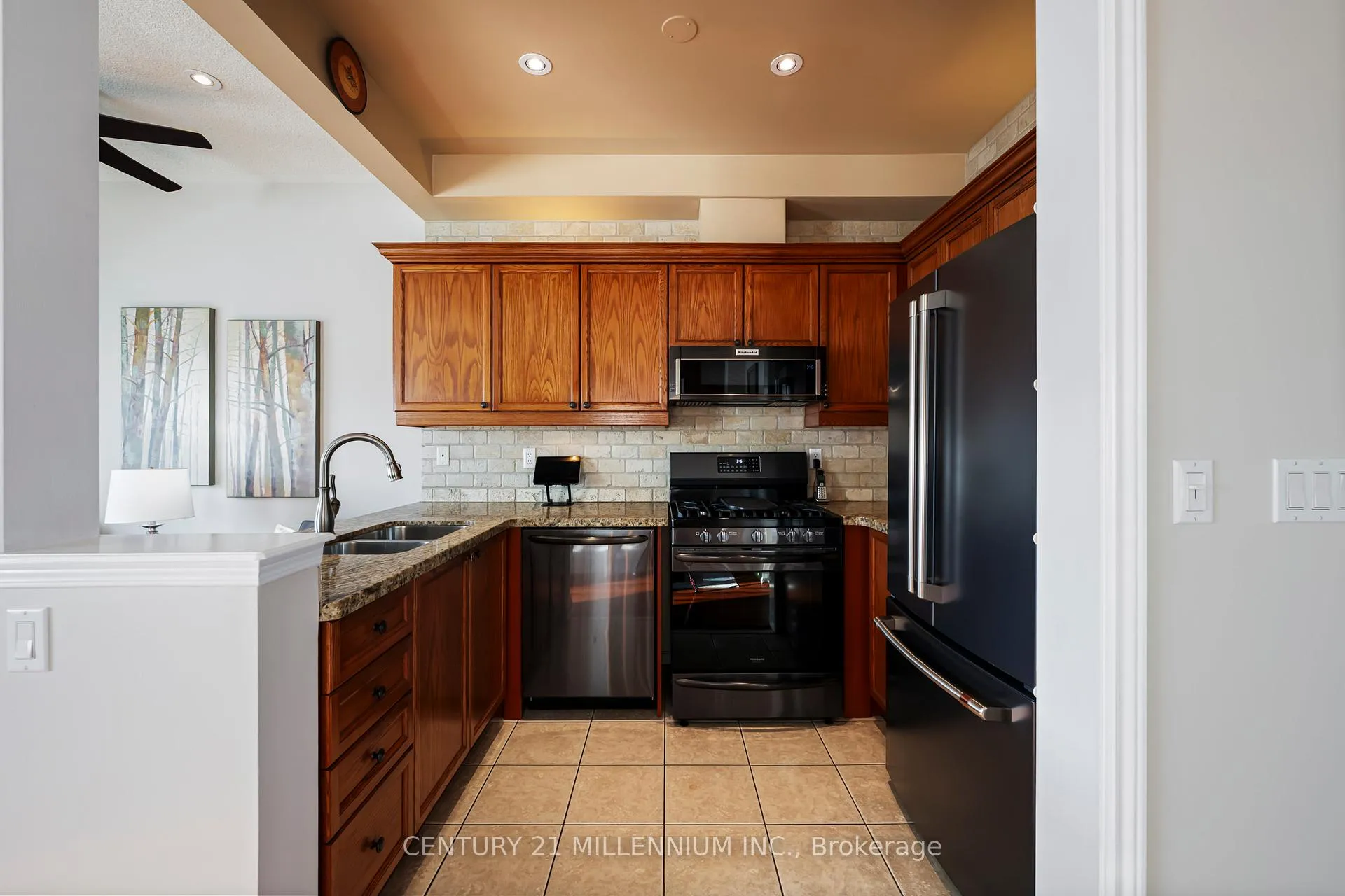 Photo 18 of 42 Rubysilver Drive, Brampton, Vales of Castlemore — HOMEH