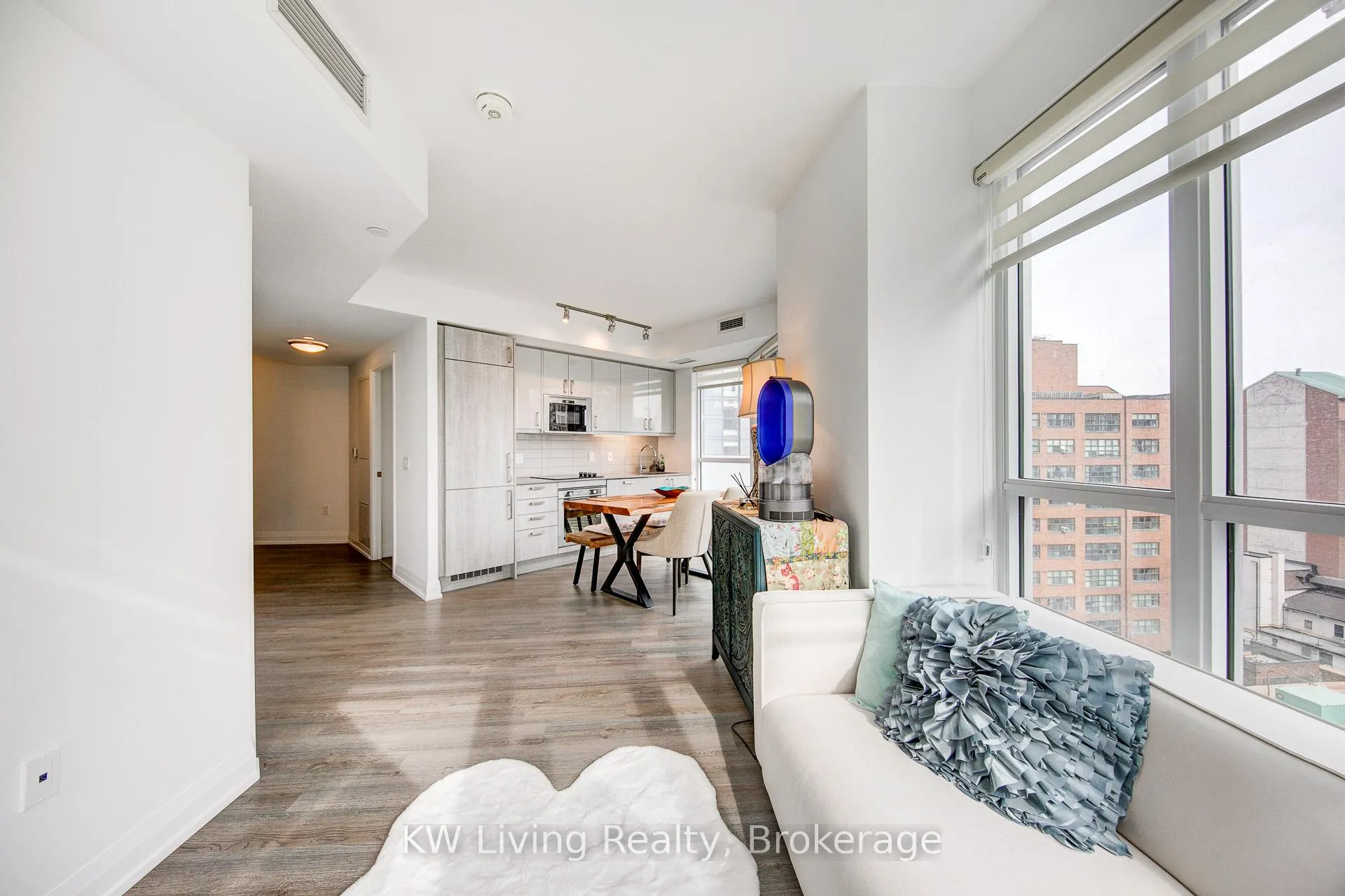 Photo 8 of Unit 804, 77 Mutual Street, Toronto, Church-Yonge Corridor — HOMEH