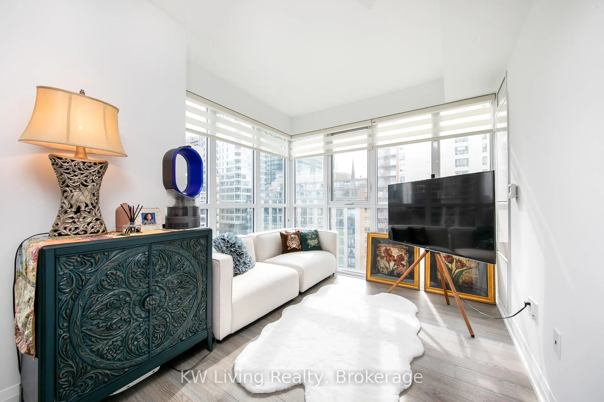 Photo 9 of Unit 804, 77 Mutual Street, Toronto, Church-Yonge Corridor — HOMEH