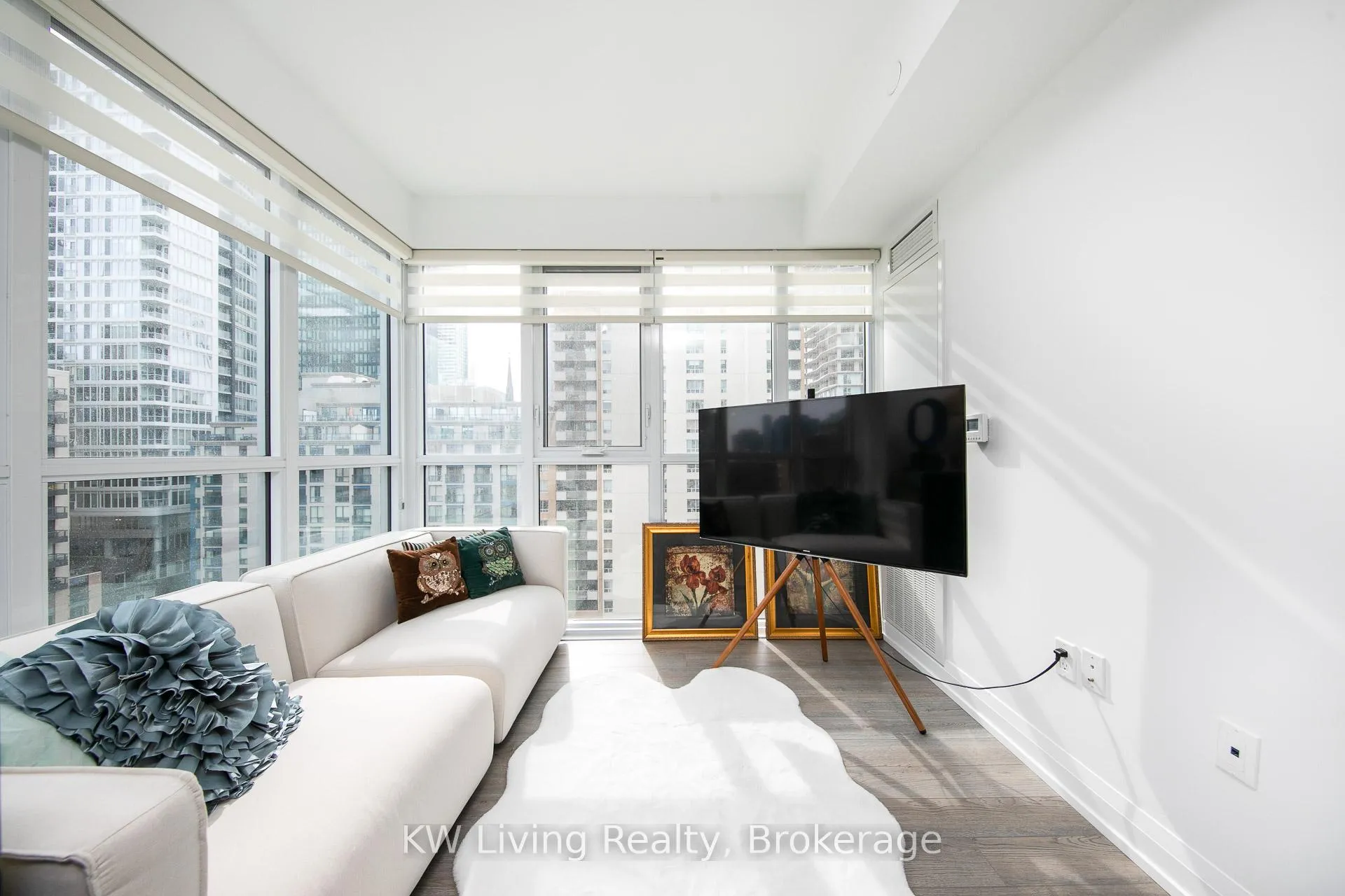 Photo 10 of Unit 804, 77 Mutual Street, Toronto, Church-Yonge Corridor — HOMEH