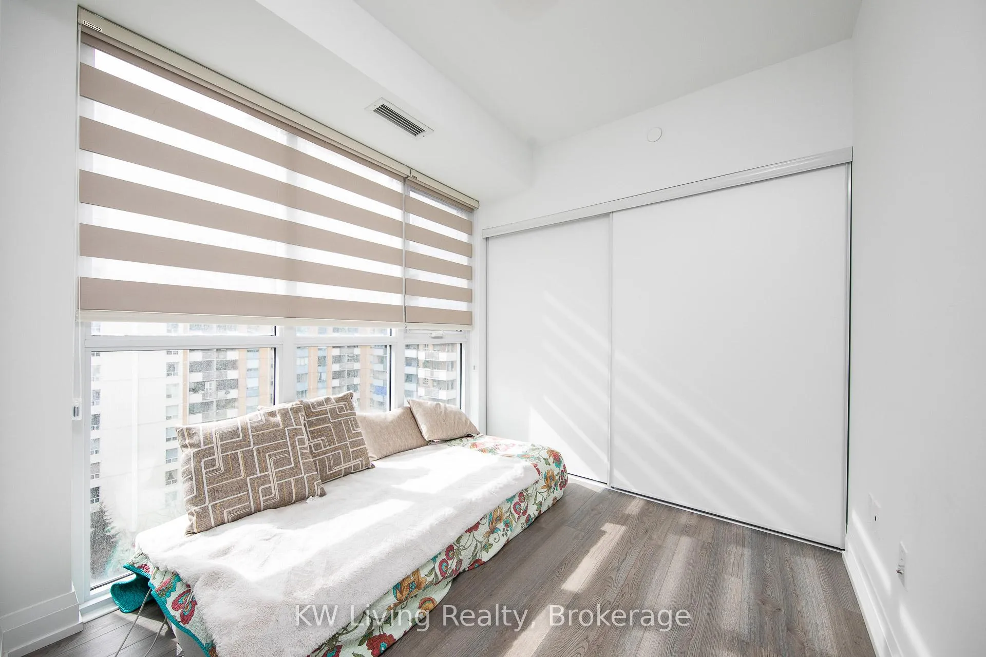Photo 12 of Unit 804, 77 Mutual Street, Toronto, Church-Yonge Corridor — HOMEH