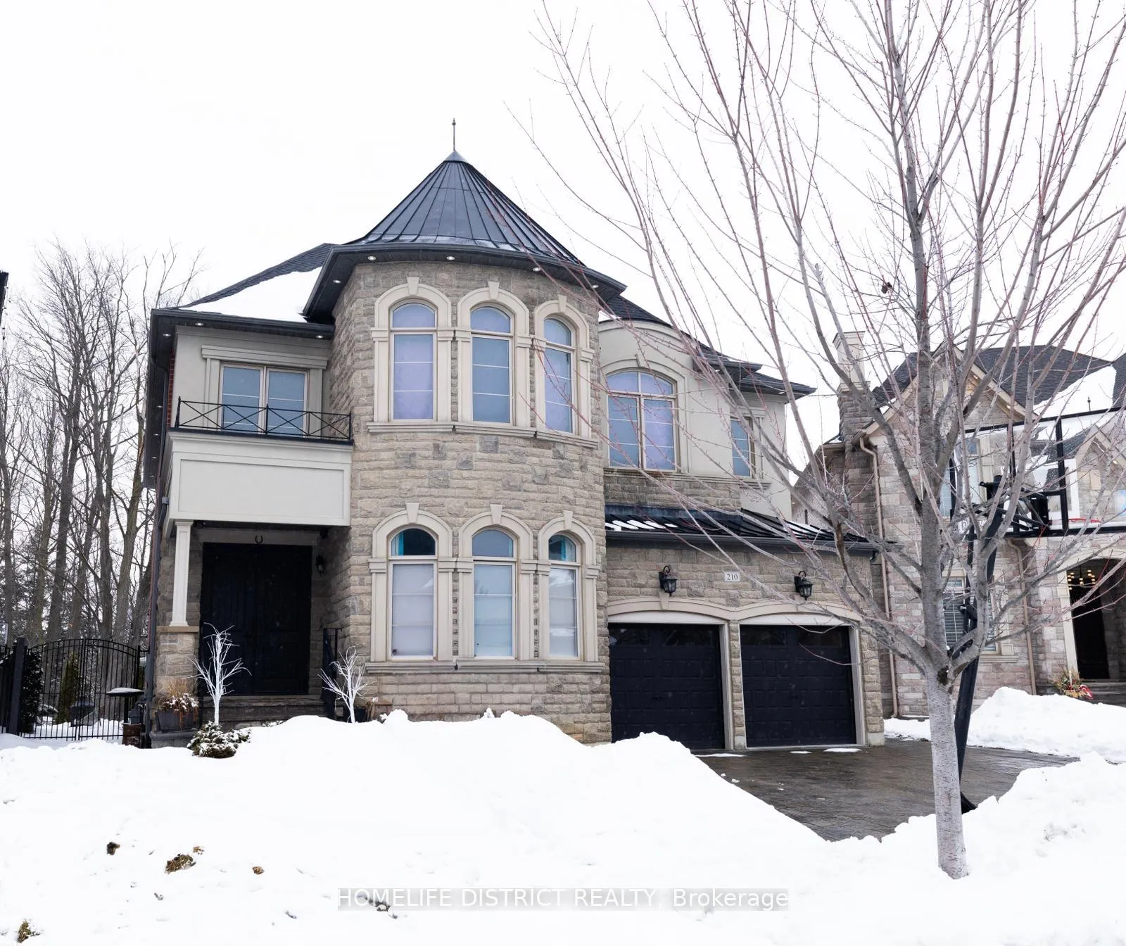 Front of 210 Cannes Avenue