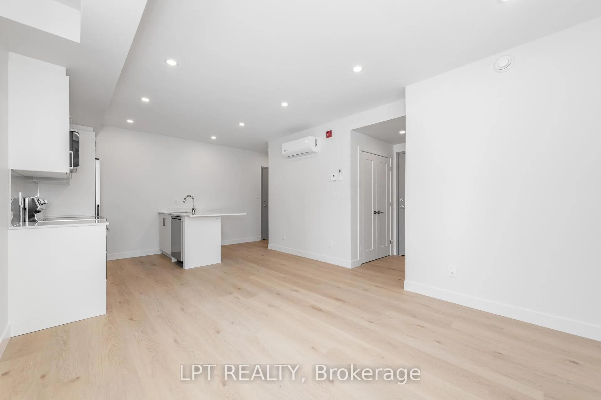 Photo 6 of Unit 7, 319 Shakespeare Street, Ottawa, Vanier — HOMEH