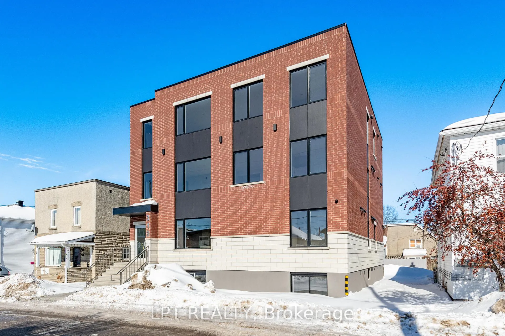 Front of Unit 8, 319 Shakespeare Street
