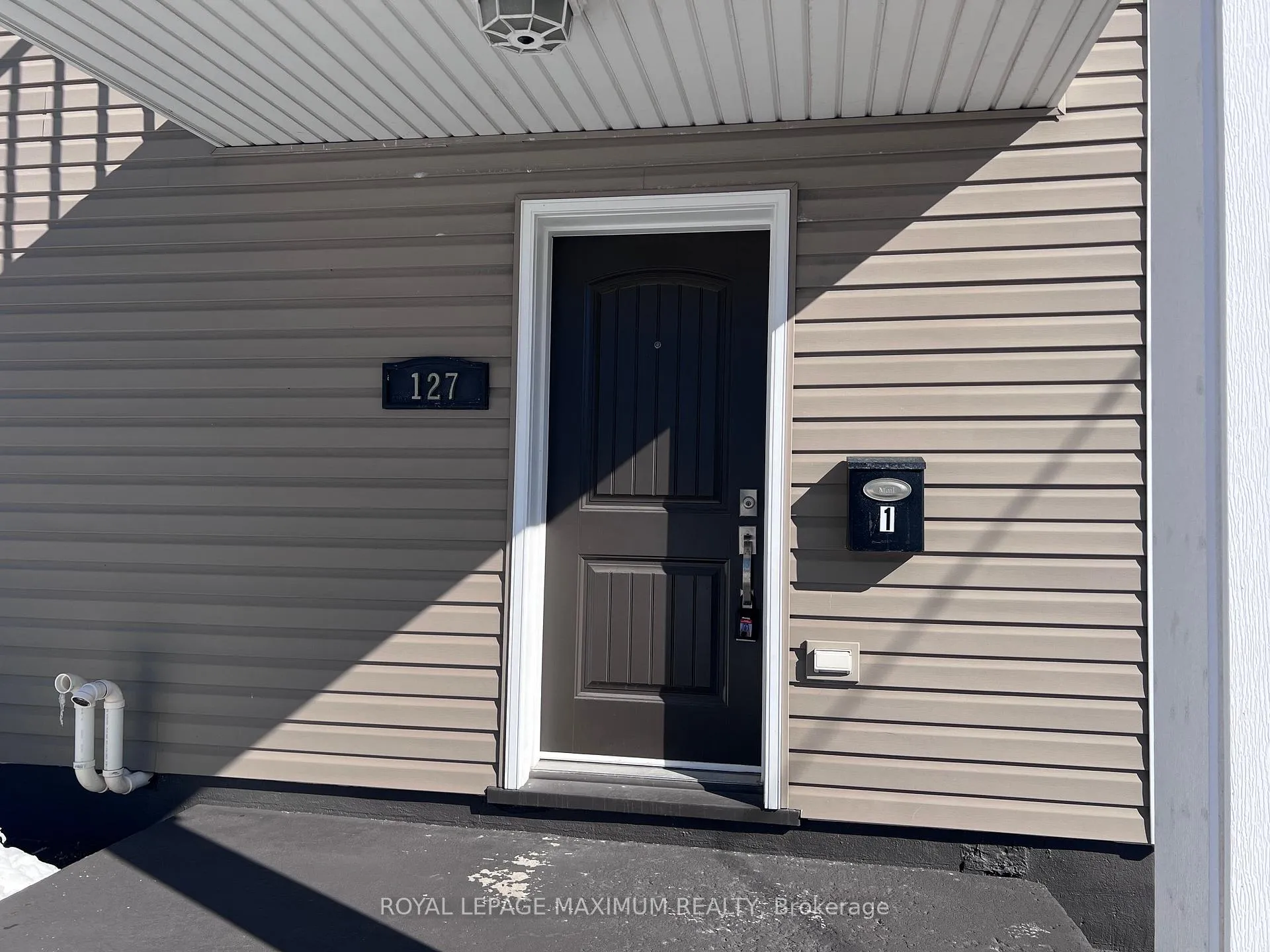 Photo 2 of Unit 1, 127 Innisfil Street, Barrie, Sanford — HOMEH