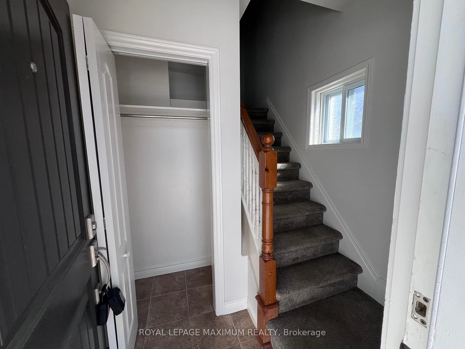 Photo 3 of Unit 1, 127 Innisfil Street, Barrie, Sanford — HOMEH