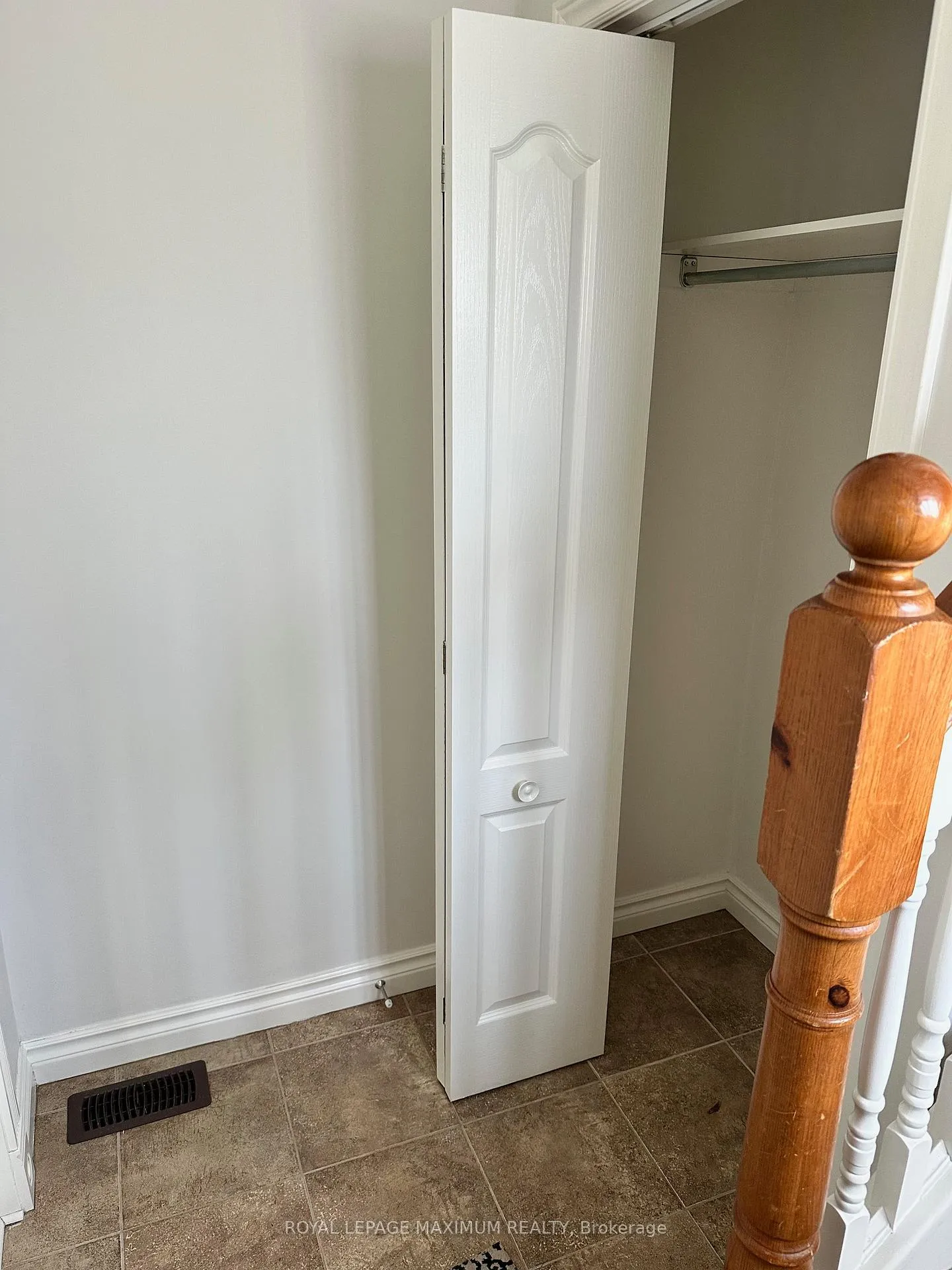 Photo 5 of Unit 1, 127 Innisfil Street, Barrie, Sanford — HOMEH
