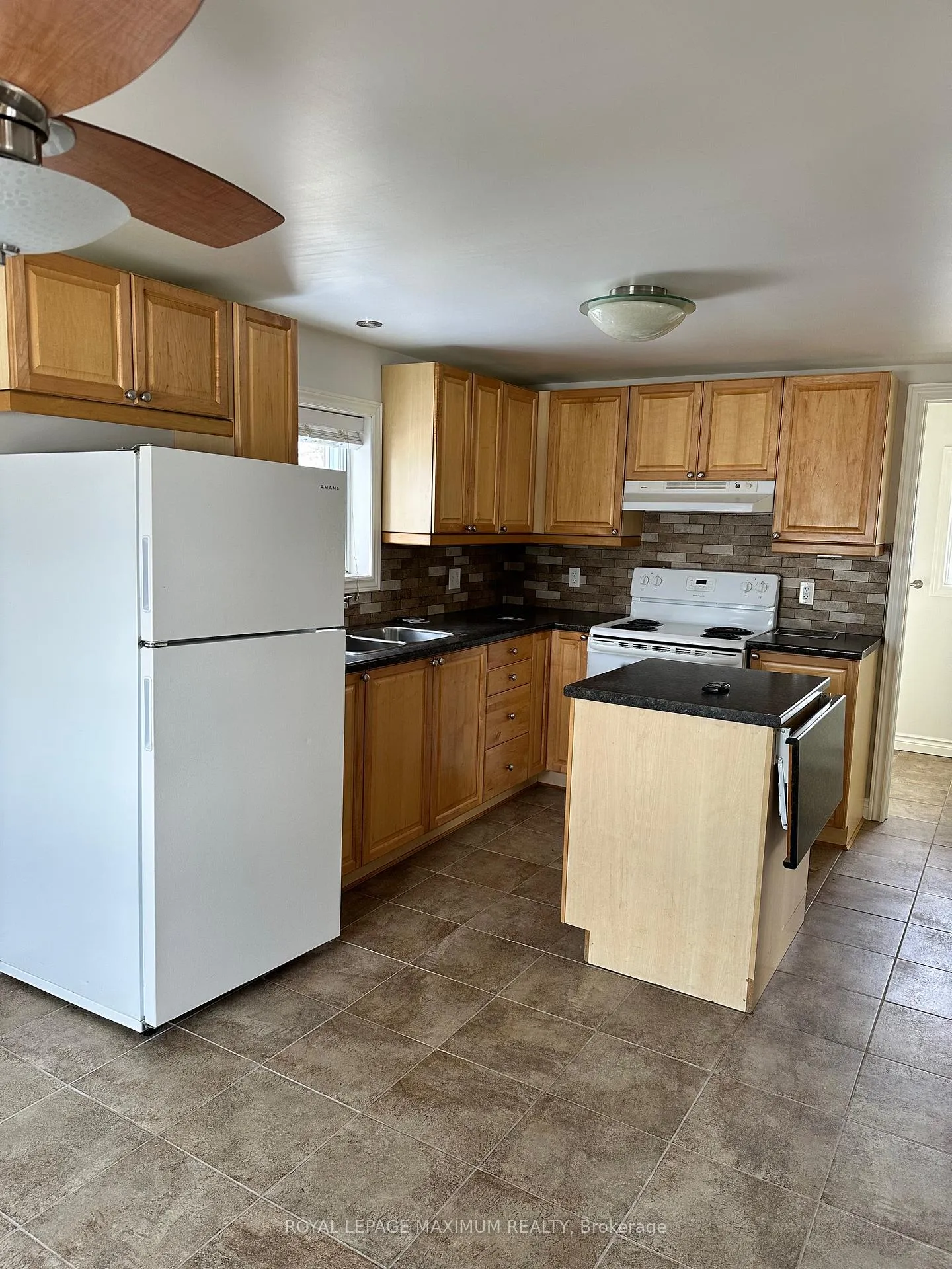 Photo 10 of Unit 1, 127 Innisfil Street, Barrie, Sanford — HOMEH