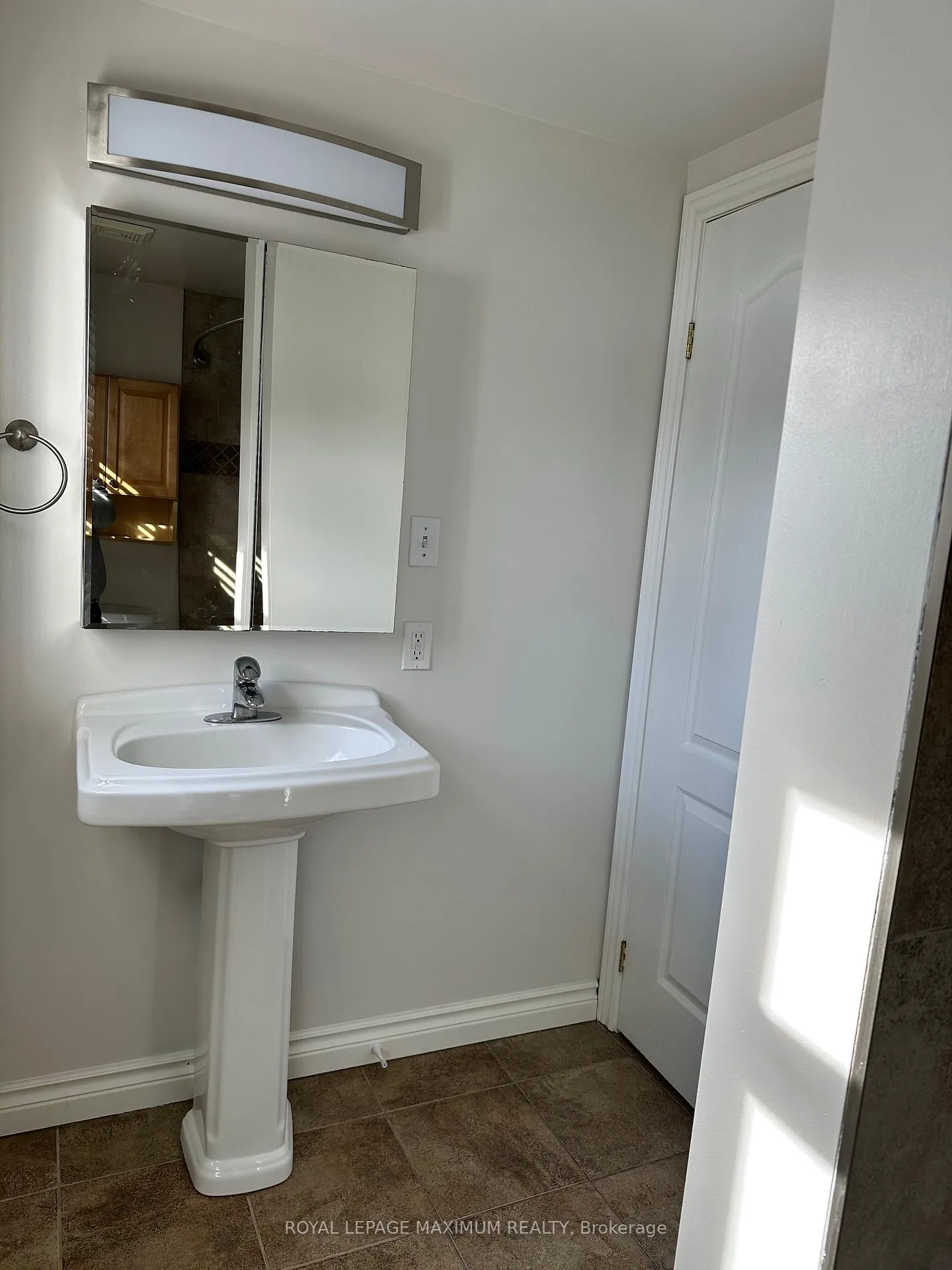 Photo 12 of Unit 1, 127 Innisfil Street, Barrie, Sanford — HOMEH